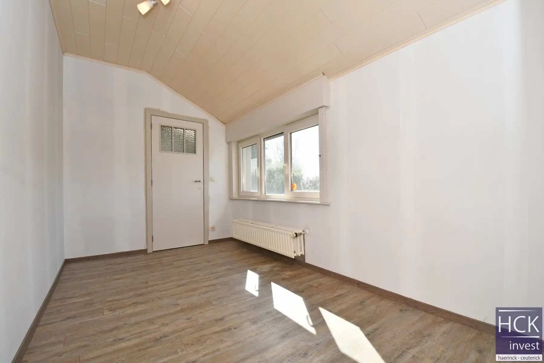 WAREGEM – Toffe gerenoveerde woning met tuin en garage vlakbij centrum foto 12