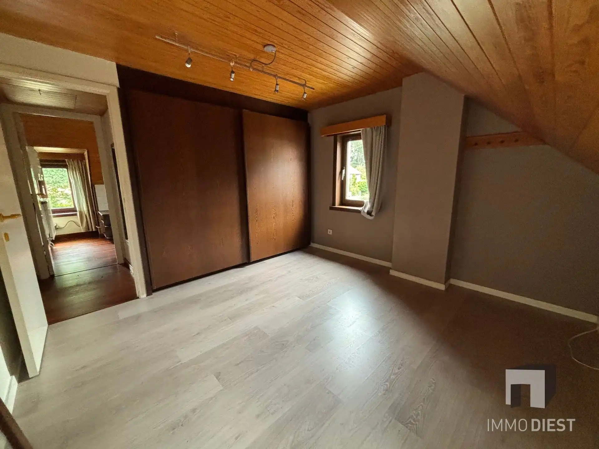 Te koop: Te renoveren vrijstaande woning met 3 slaapkamers en ruime garage  foto 17