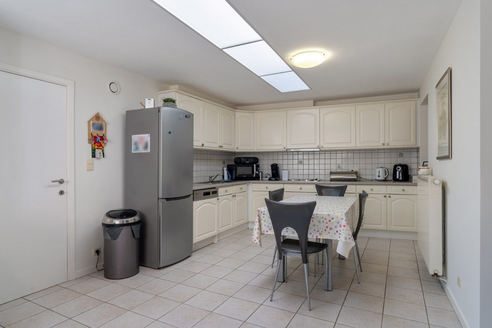 Statige herenwoning met tuin, herbestemd tot meergezinswoning met twee wooneenheden en garages in het centrum van Hoeselt foto 5