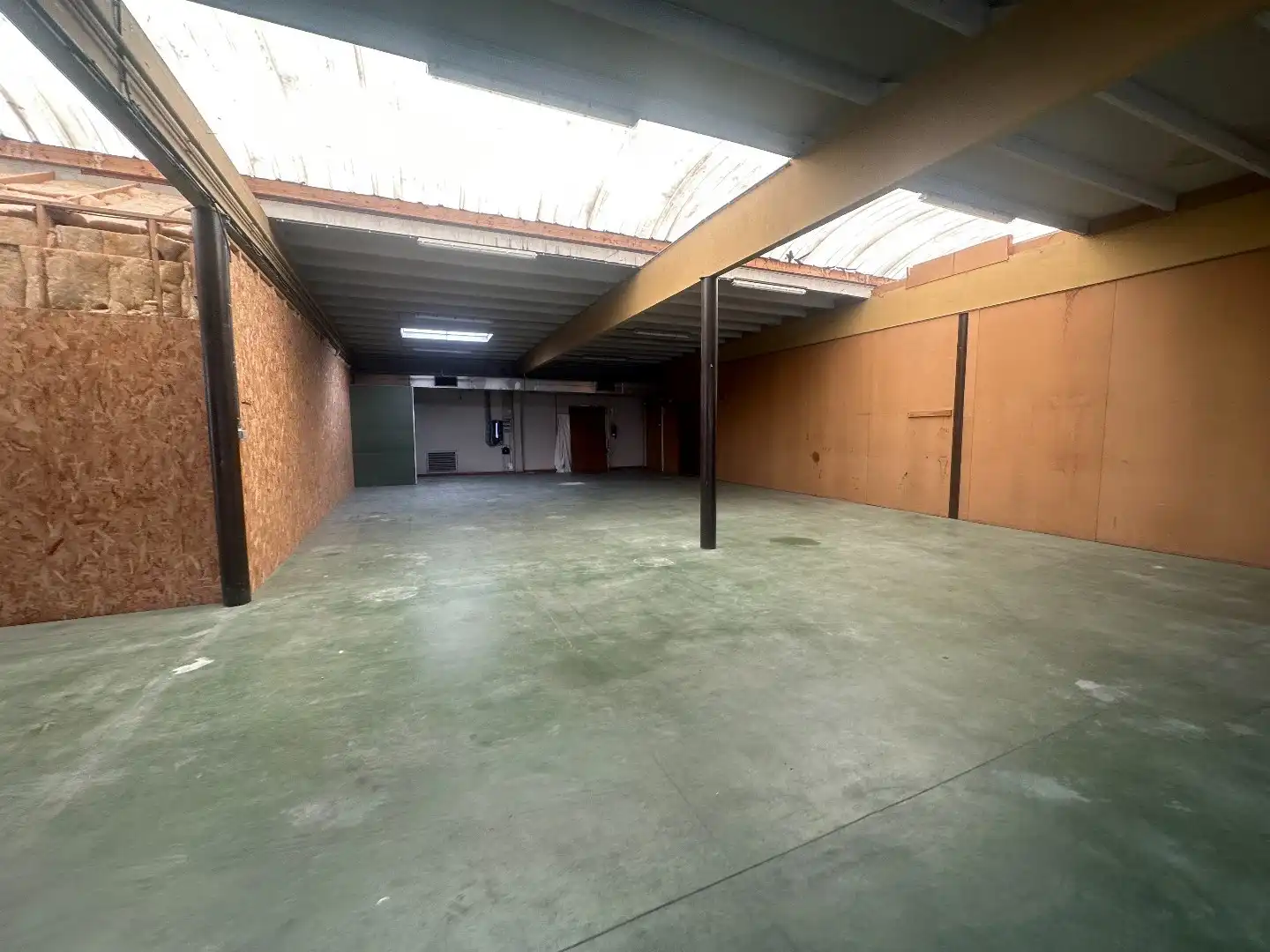 Loods van 360 m² op industriepark van Houthulst foto 4