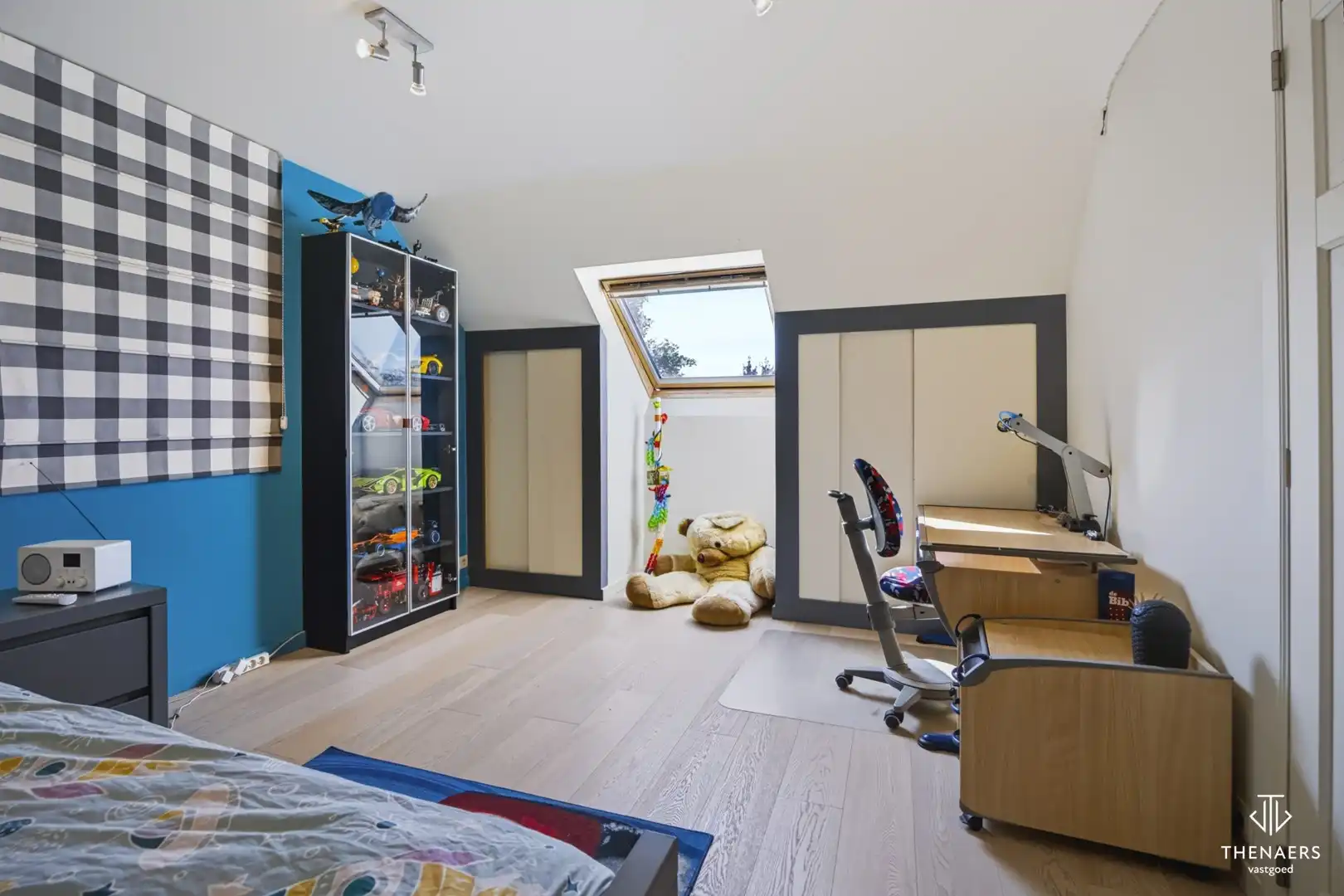 Ruime en karaktervolle woning met 4 slaapkamers, 2 badkamers en prachtige tuin – optioneel met achterliggende weide. foto 36