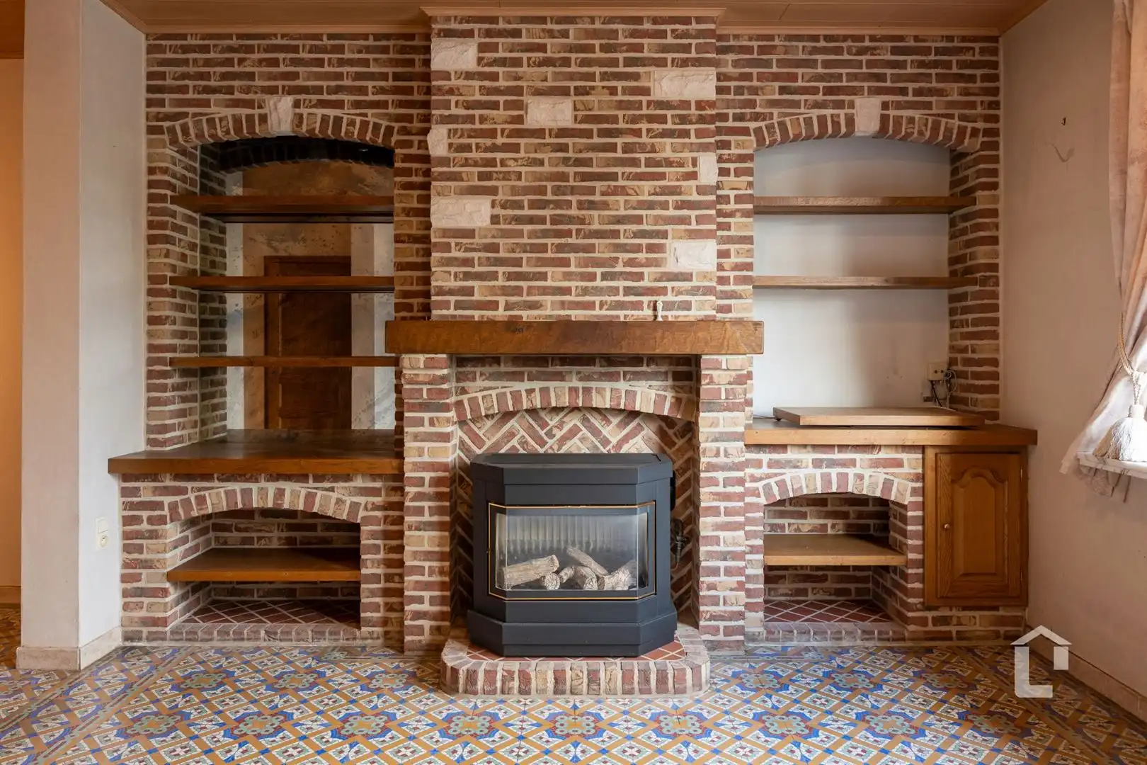 Te renoveren rijwoning met veel potentieel foto 2