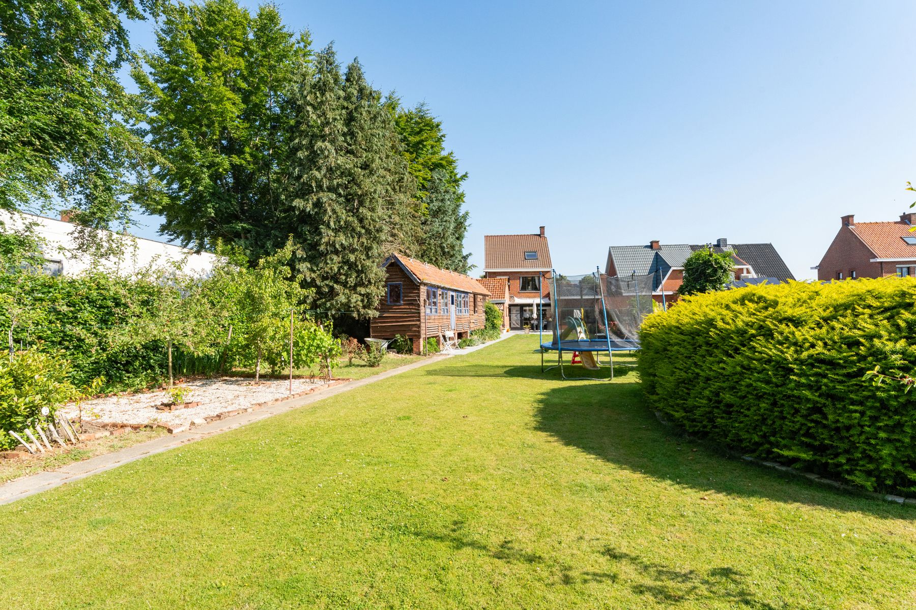 Charmante gezinswoning op ruim perceel foto 17