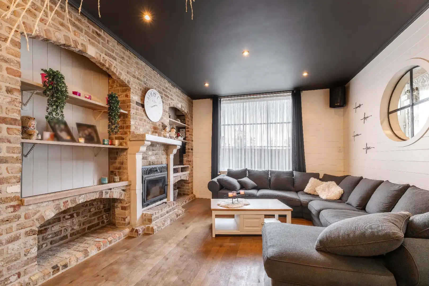 GROTENDEELS GERENOVEERDE GEZINSWONING 2006 MET 3 SLPKS EN TUIN foto 5