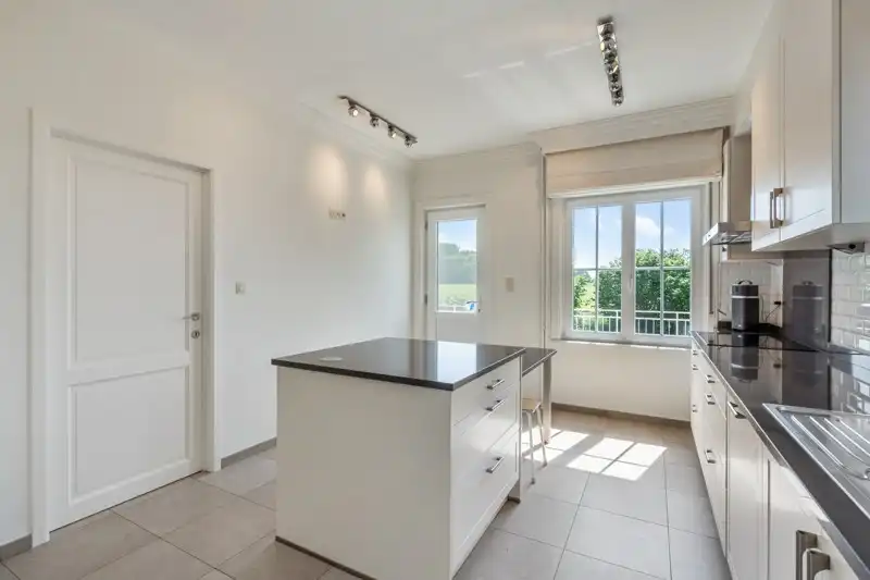 Stijlvolle, landelijke woning met 3 slaapkamers, garage en tuin foto 11