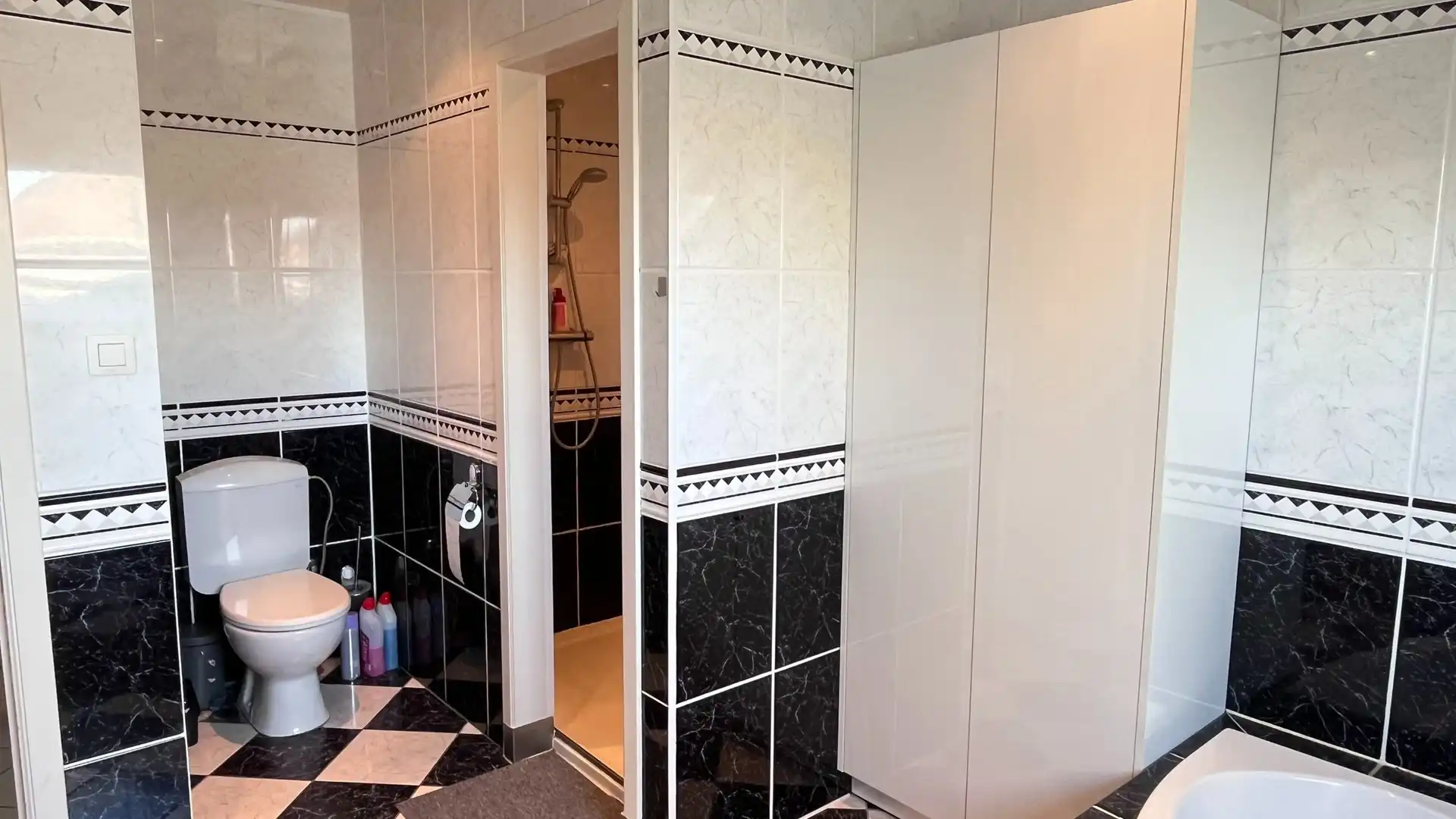 Vrijstaande woning met 4 slaapkamers en inpandige garage. foto 23