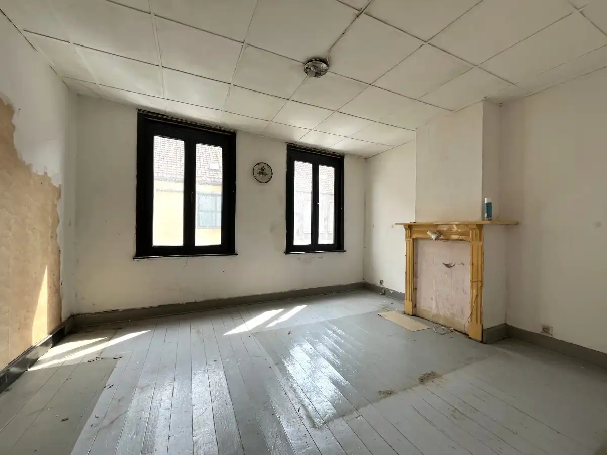 Roeselare - Te renoveren woning met 2 slaapkamers, terras en zolder in het centrum foto 4
