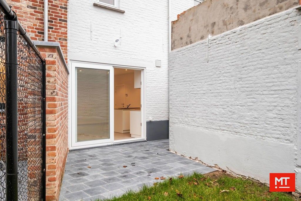 Instapklare halfopen woning met 3 slaapkamers, tuin en uitweg in de dorpskern van Ledegem foto 7