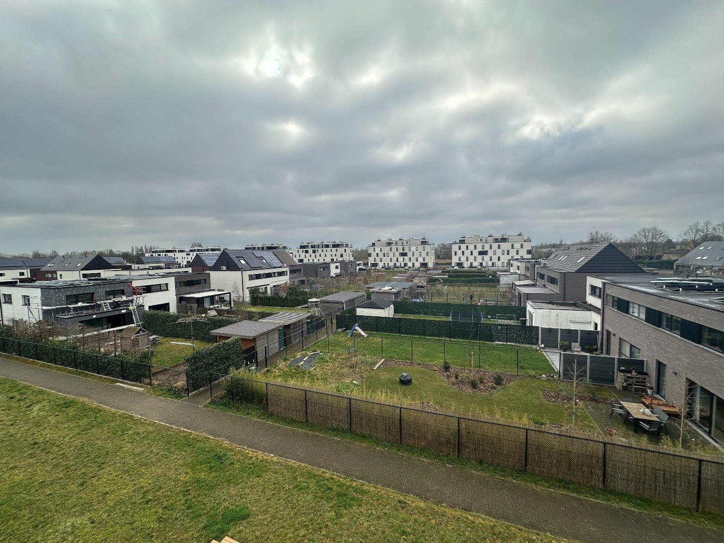 Modern 1-slaapkamer appartement met terras en ondergrondse staanplaats foto 8