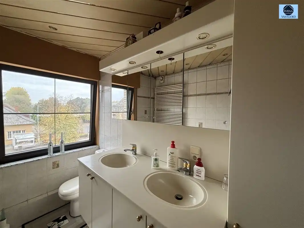 RUIME BEL-ETAGEWONING MET 3 SLAAPKAMERS EN TUIN foto 9