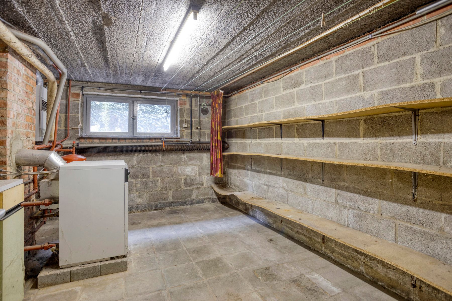 Te renoveren woning met 3 slaapkamers en tuin. foto 23