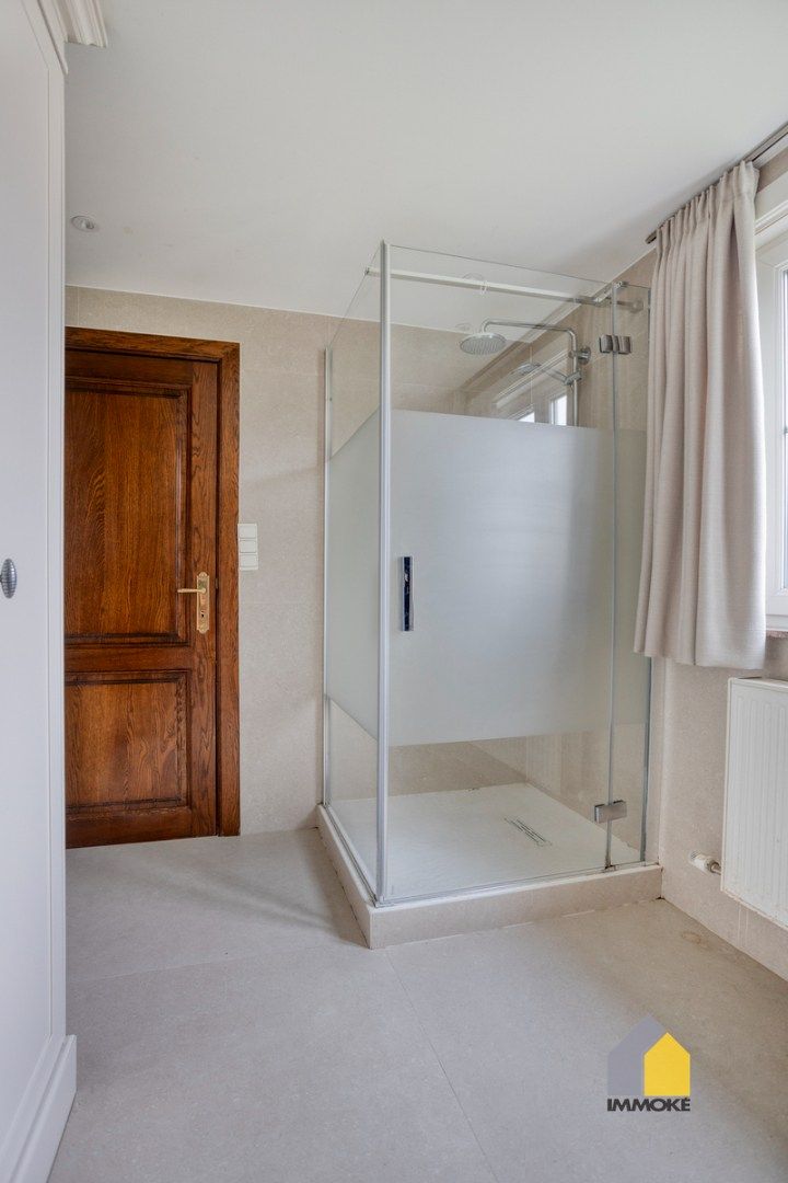 Vrijstaande, statige woning op 7 a 82 ca met 3 slpk en mooie tuin. foto 14