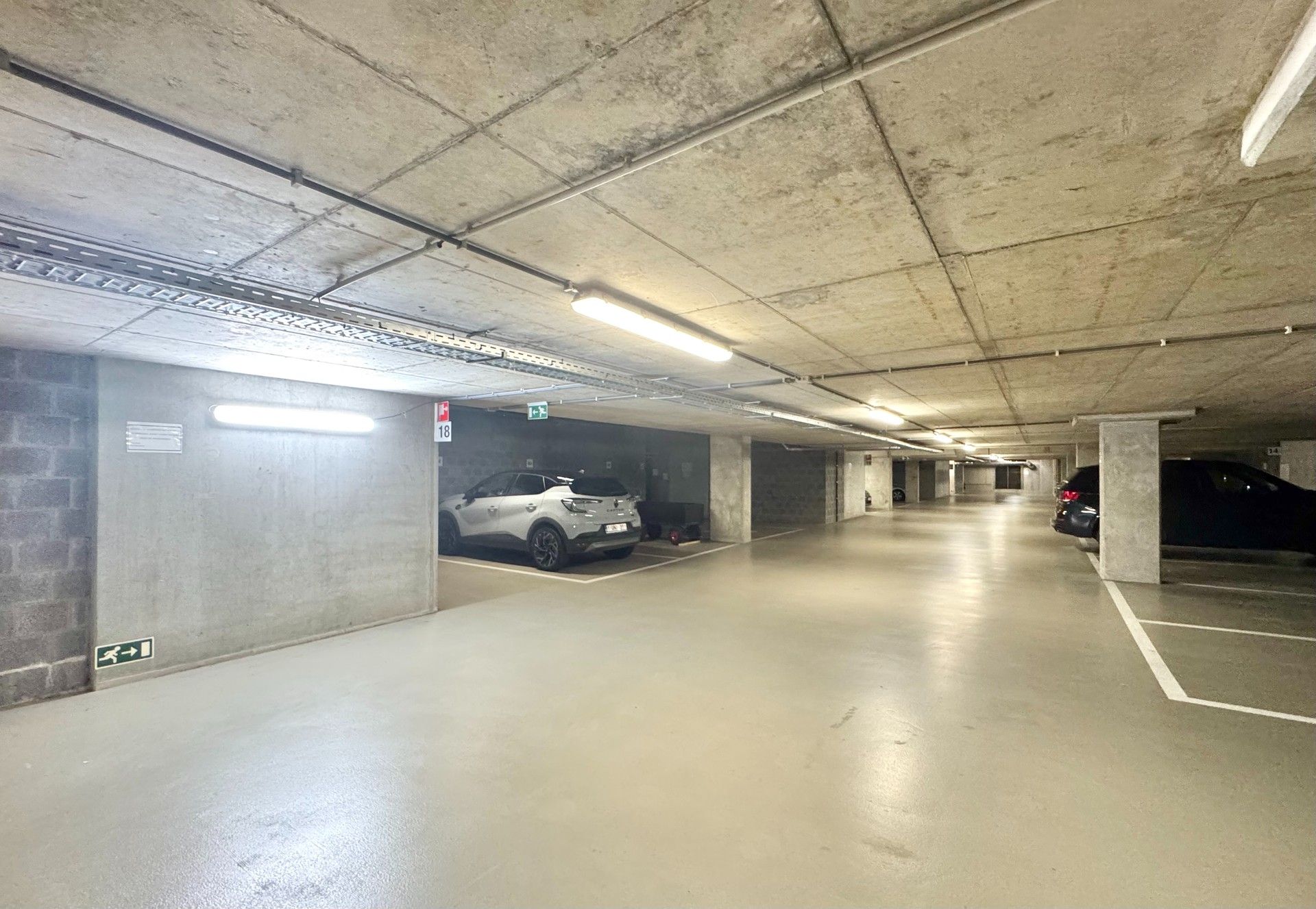LICHTRIJK APPARTEMENT MET GROOT TERRAS EN PARKING - 125 M² foto 25