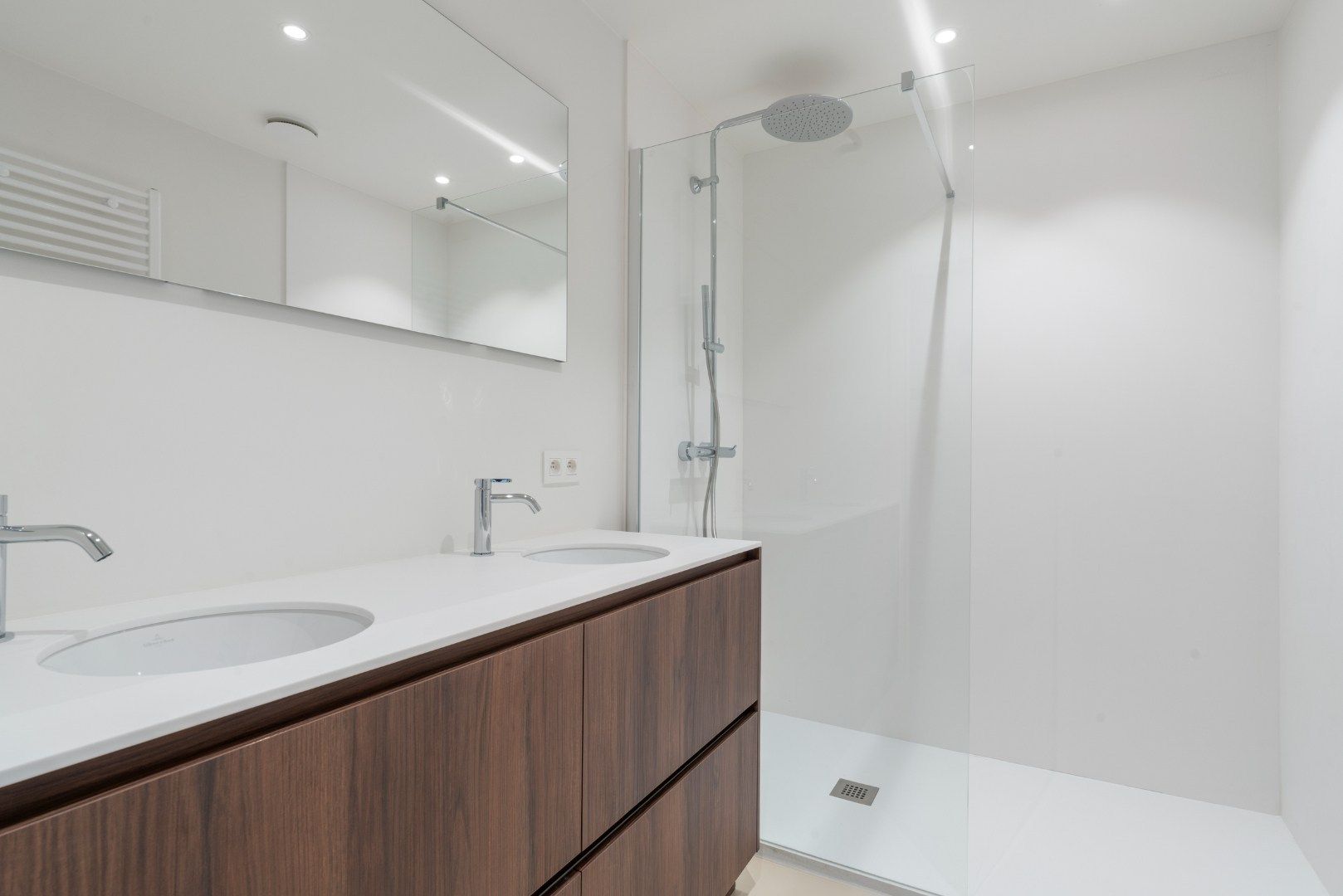 Exclusief gerenoveerd appartement te huur aan de Vindictivelaan in Oostende – met uniek zicht op de Mercator en jachthaven foto 13