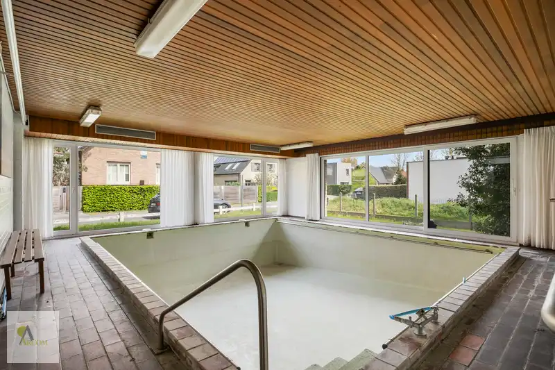 Praktijkruimte  + zeer grote private woning foto 8