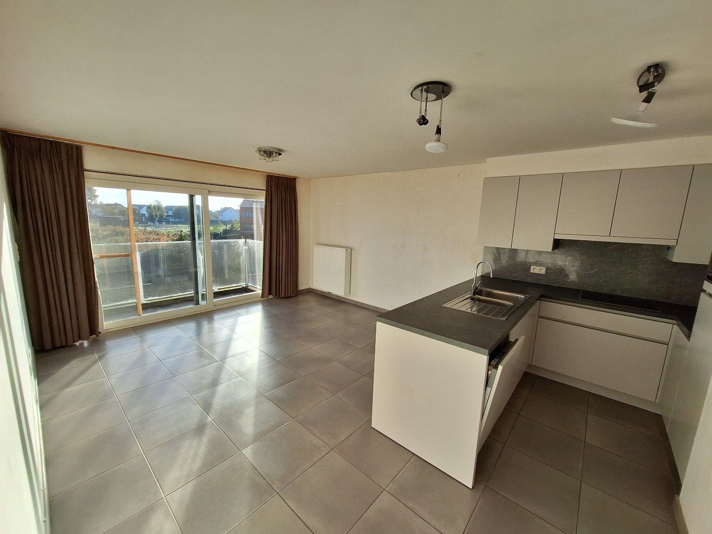 Recent appartement met 1 slaapkamer en private berging foto {{pictureIndex}}
