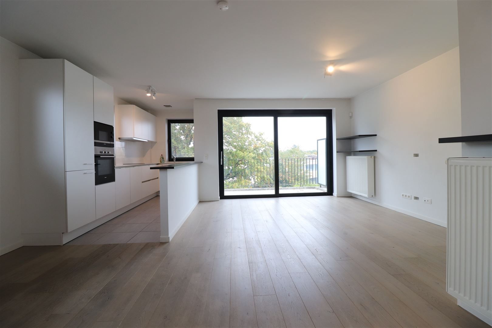 Modern appartement met terras en parking  foto {{pictureIndex}}