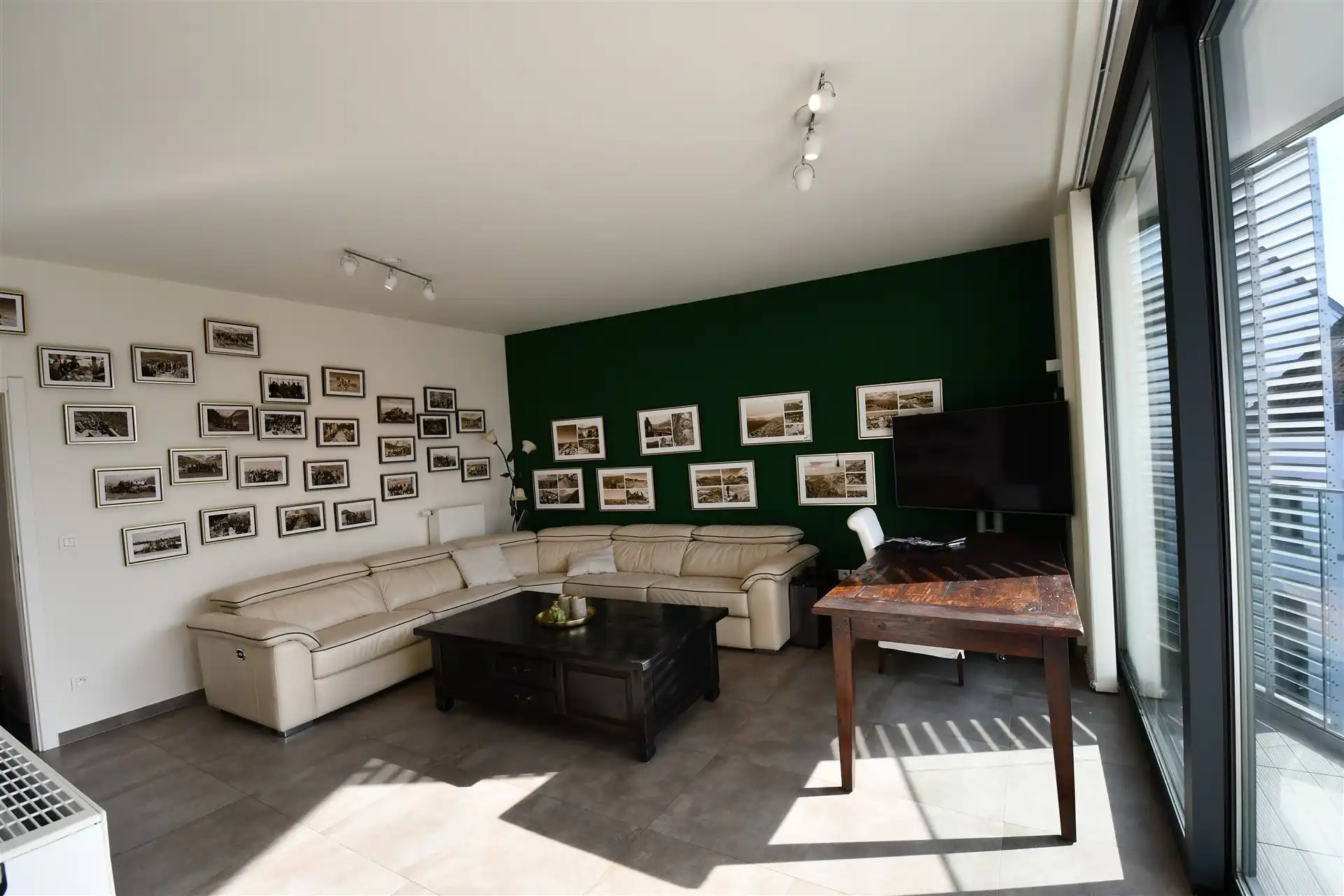 Appartement met 2 slaapkamers en terras in Sint-Niklaas foto {{pictureIndex}}