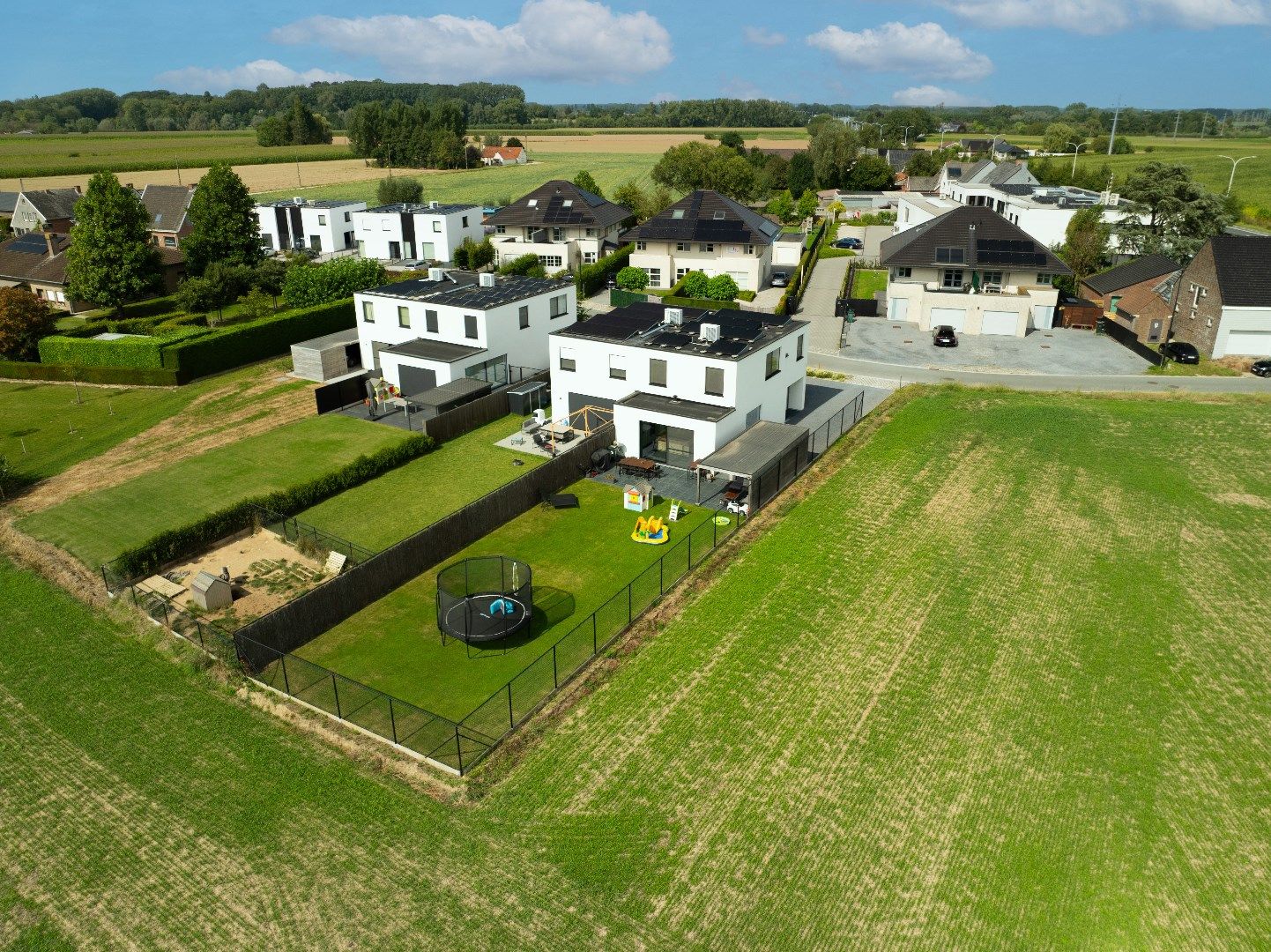 Uitzonderlijke halfopen woning met landelijk verzicht foto 18