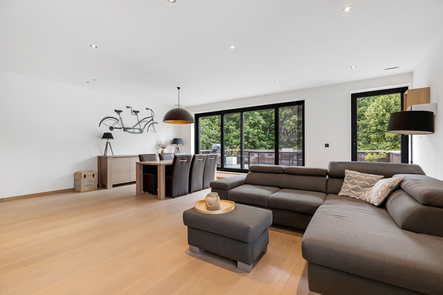Ruim duplex appartement met 2 garages foto 3