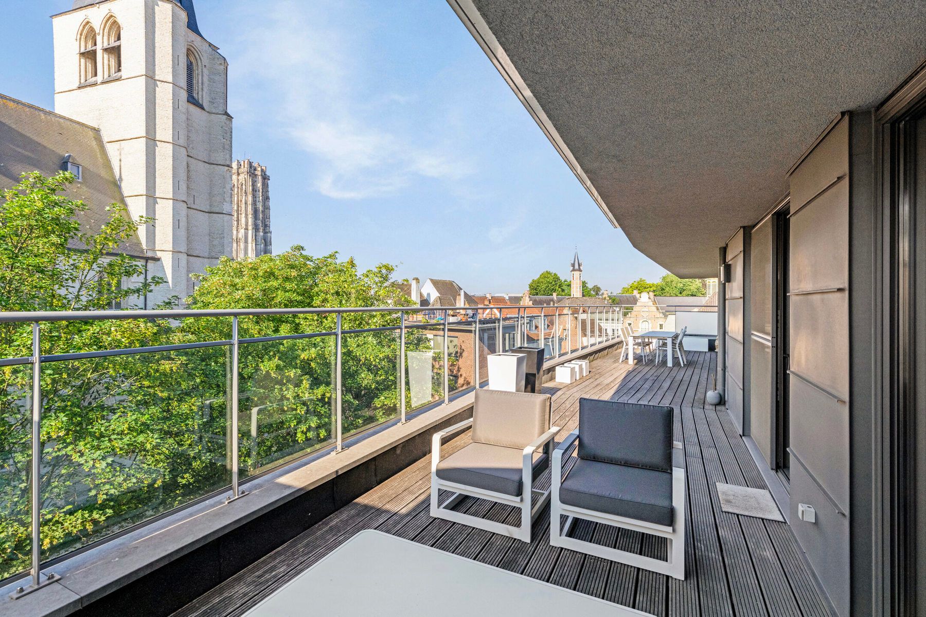Recente penthouse met schitterende terrassen te MECHELEN foto {{pictureIndex}}
