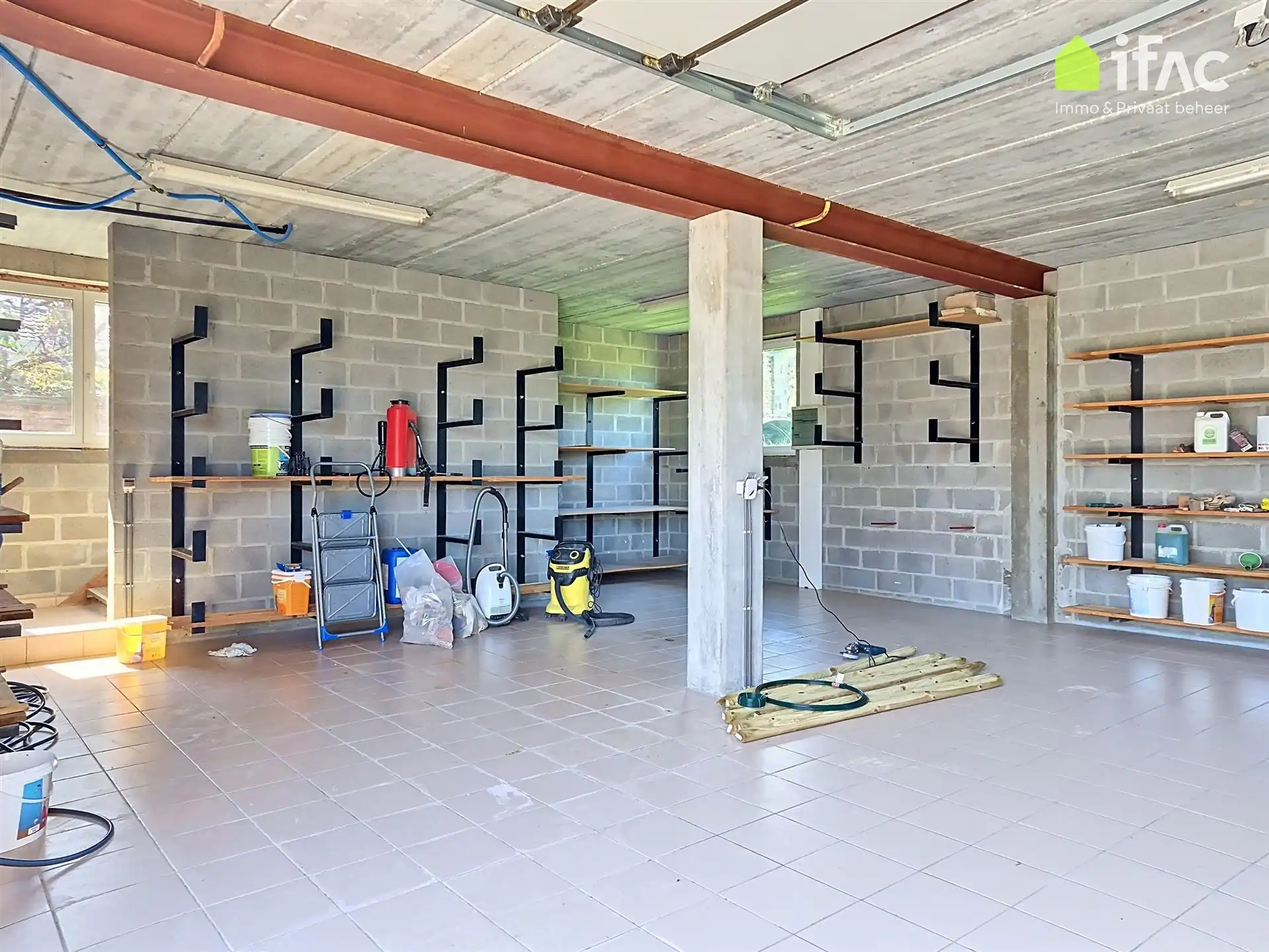 Te renoveren woning met recente ruime loods  foto 14