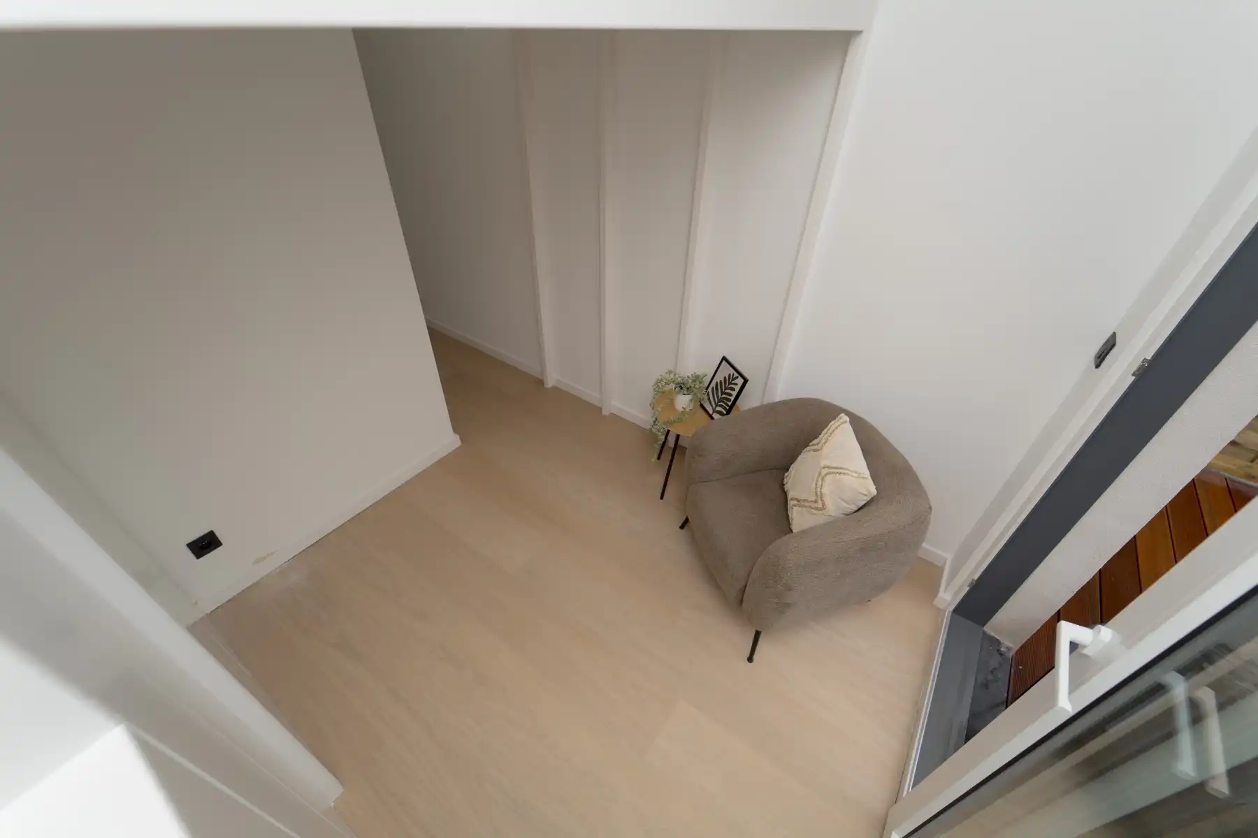 Gerenoveerd appartement (1 slaapkamer) met leuk terras foto 14