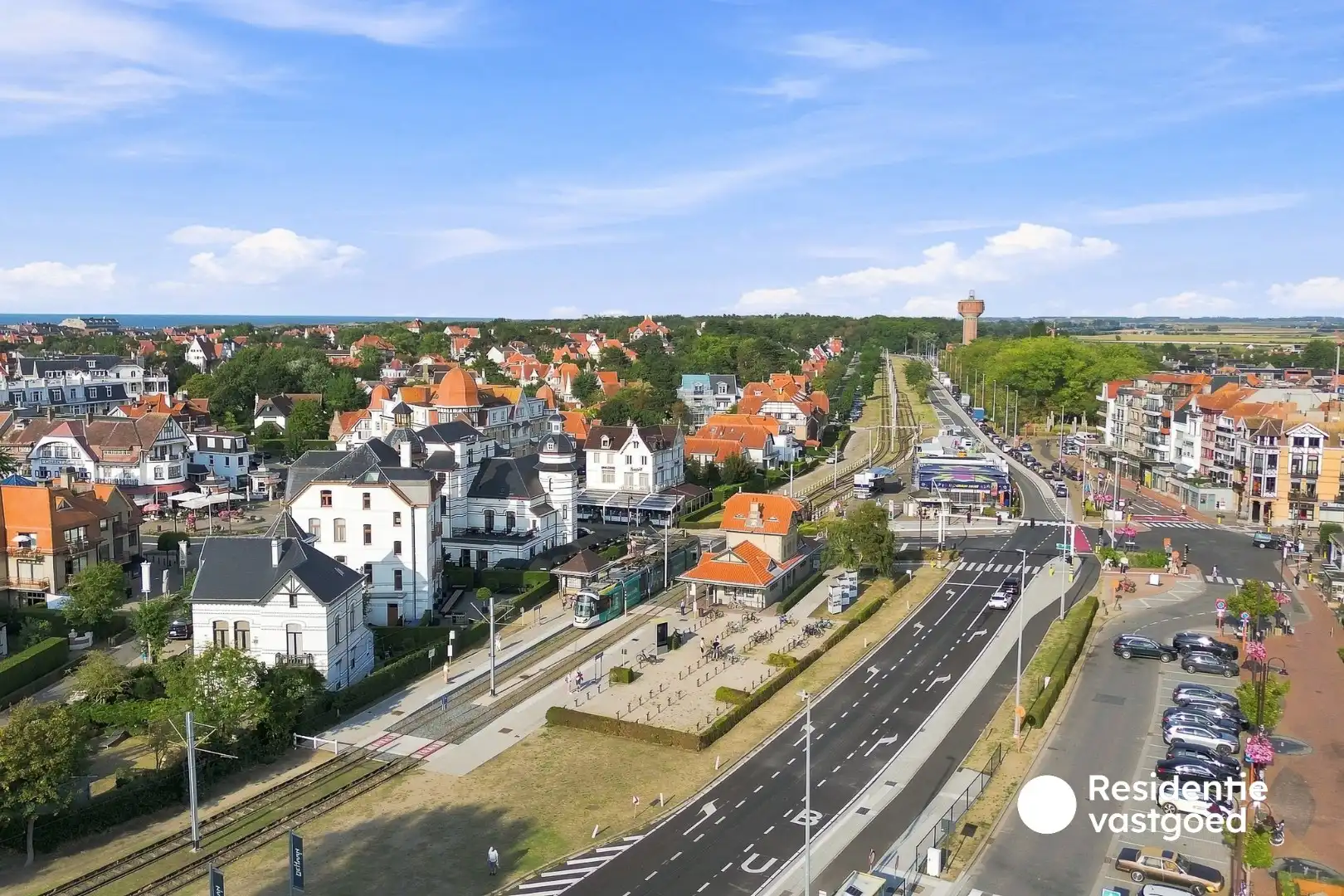Wonen boven, ondernemen beneden: volledig gerenoveerd restaurant met luxueuze woonst in hartje De Haan foto 2