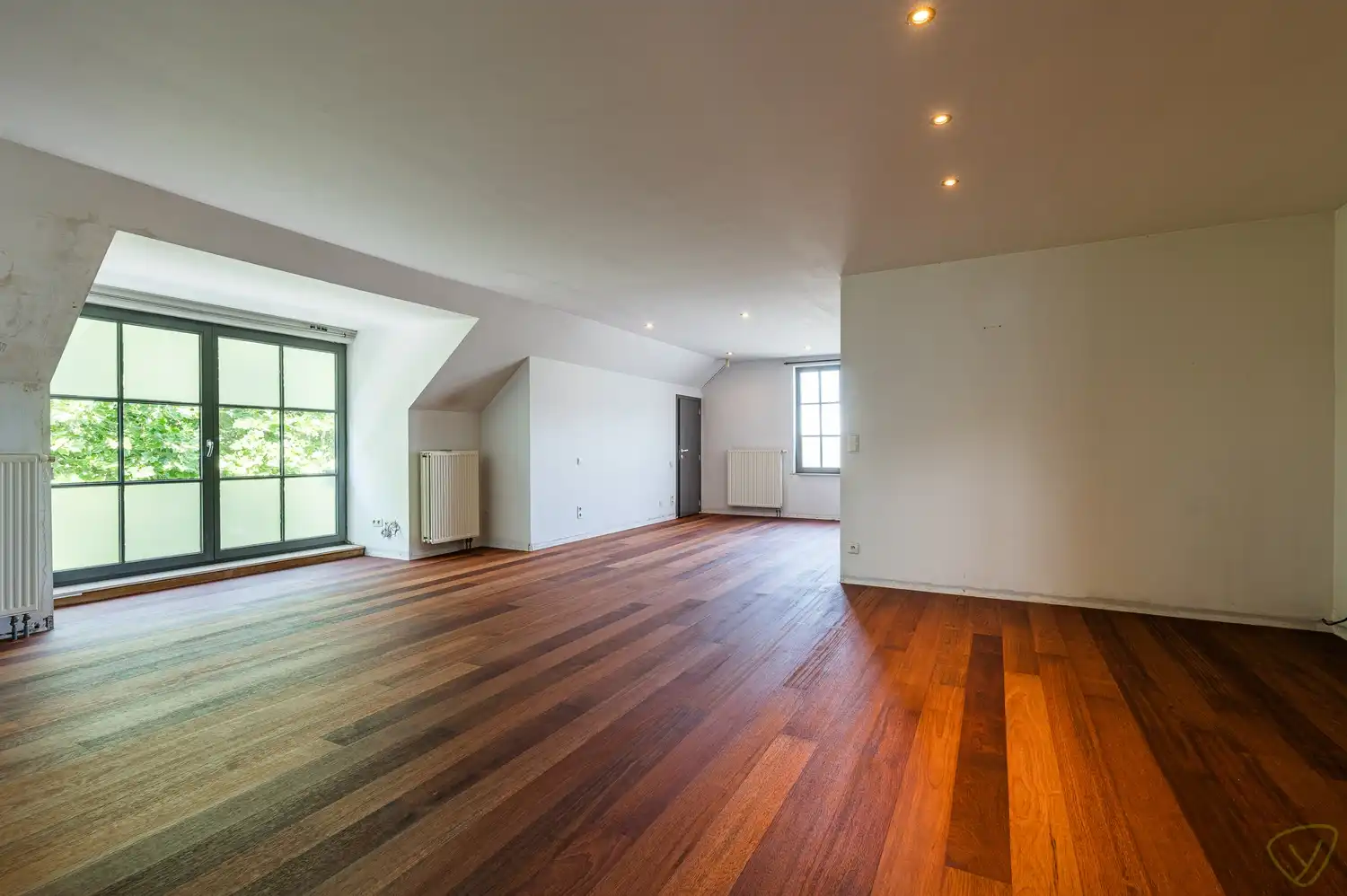 Veelzijdig handelspand met woonst op toplocatie in Lembeke foto 12