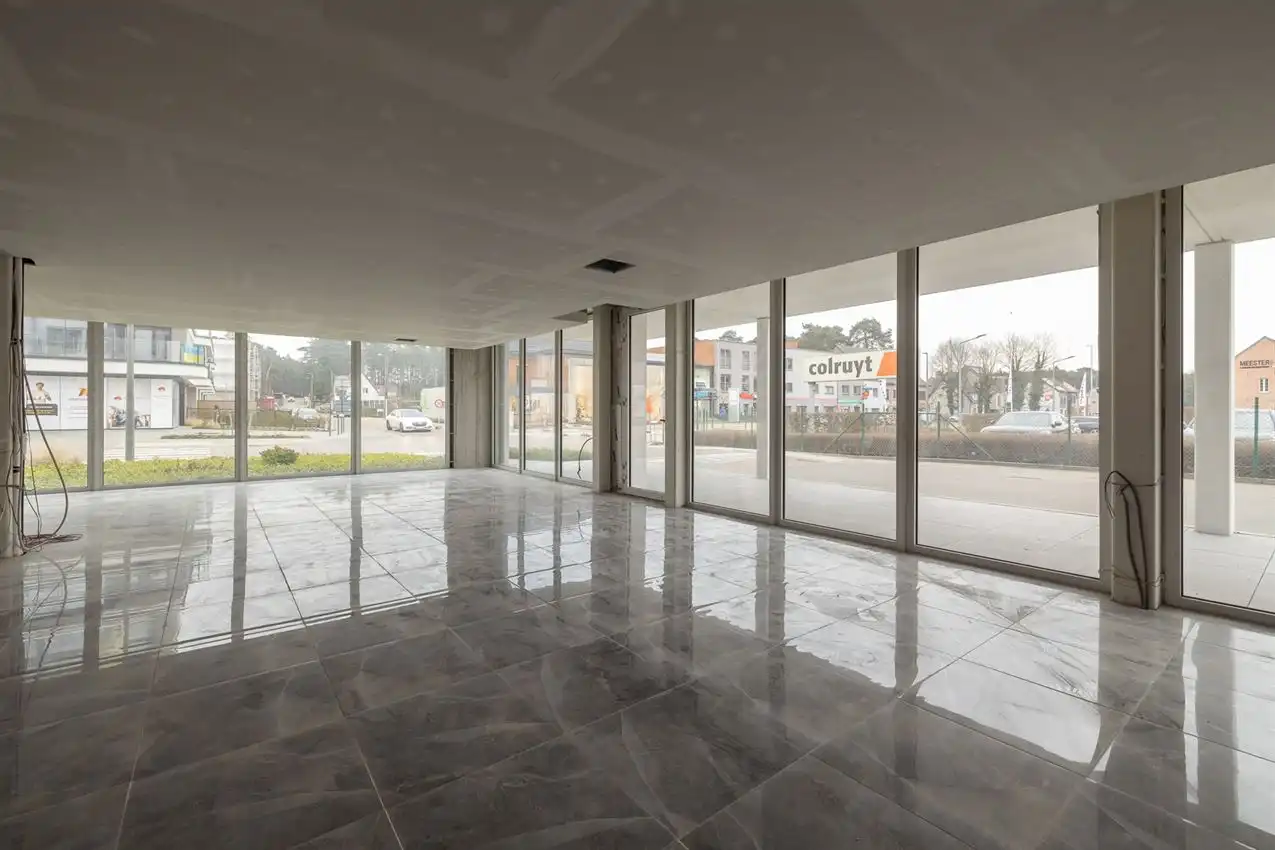 Commerciële ruimte op strategische hoekligging van 135m² foto 4