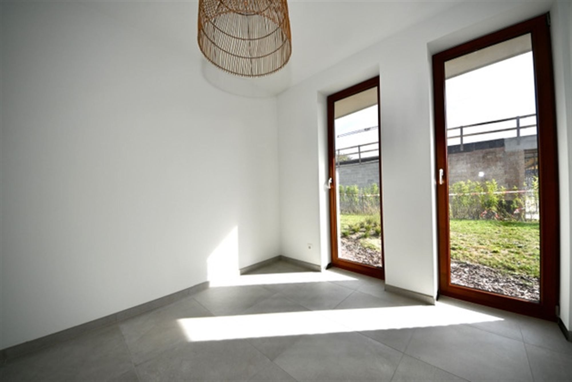 Appartement met 2 slaapkamers, tuin en staanplaats.  foto 6