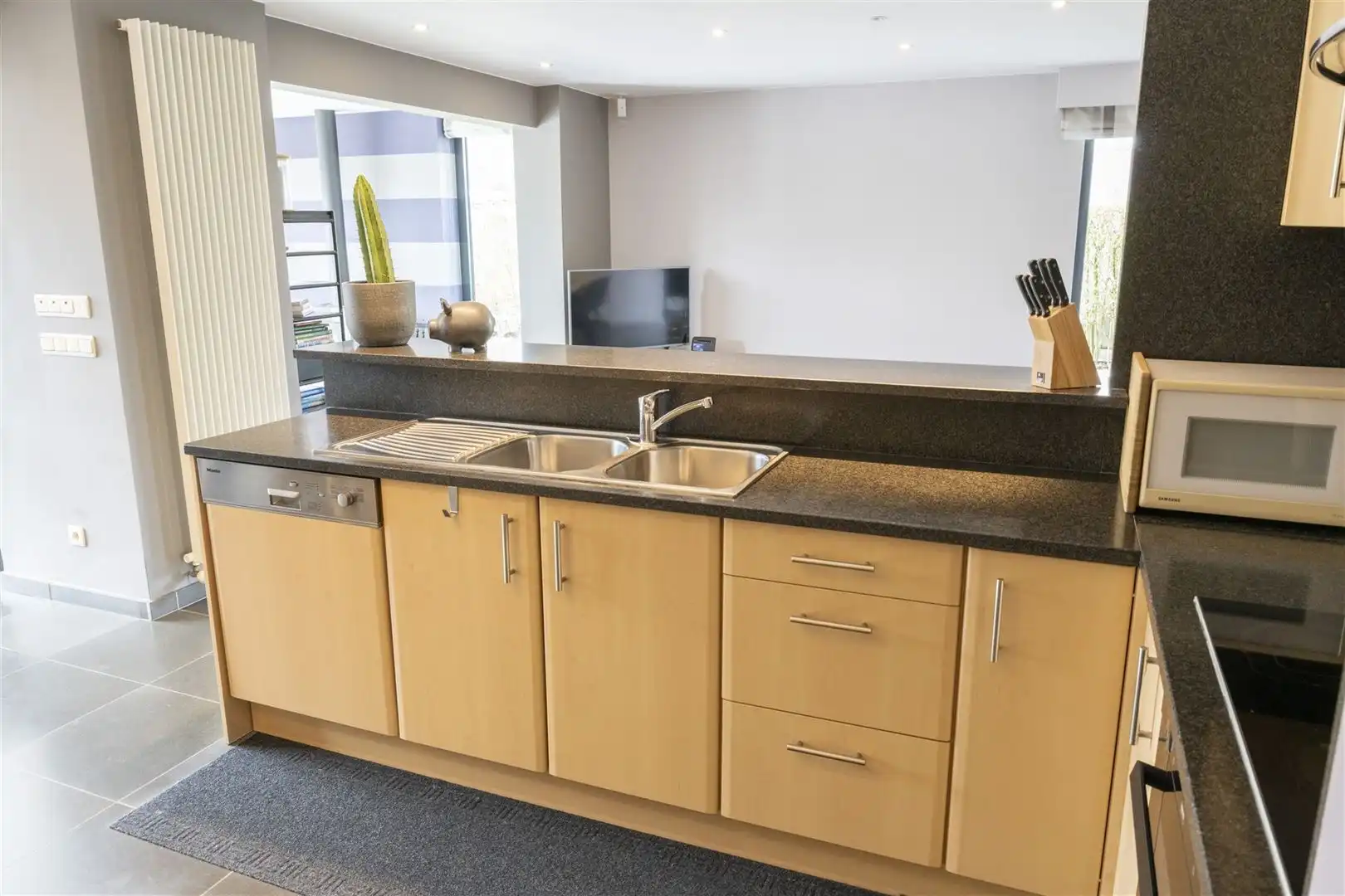 Kwalitatief afgewerkte woning met zonnige tuin, 3 slaapkamers en bureau. foto 11