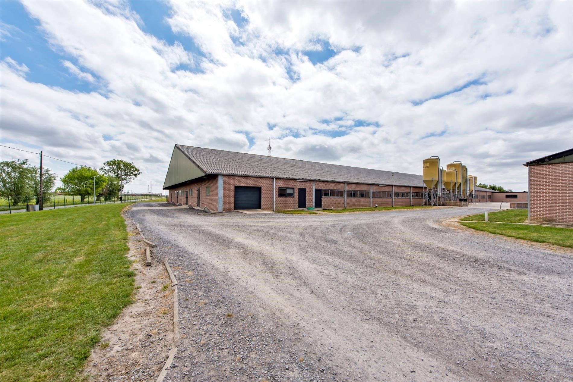 Alleenstaande villa met modern imposant varkensbedrijf te Koekelare foto 20