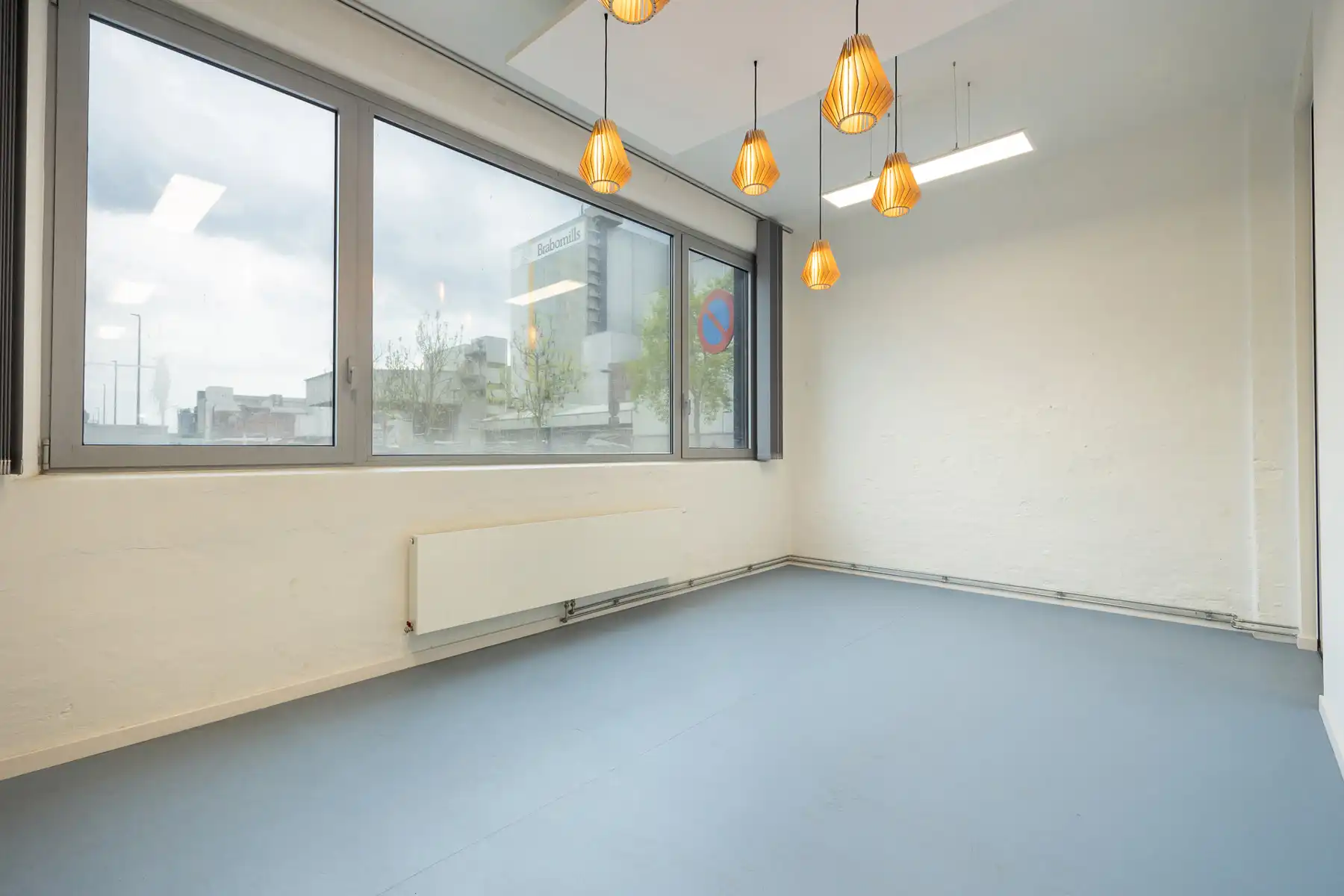 Instapklaar kantoorgebouw te koop in Merksem foto 29