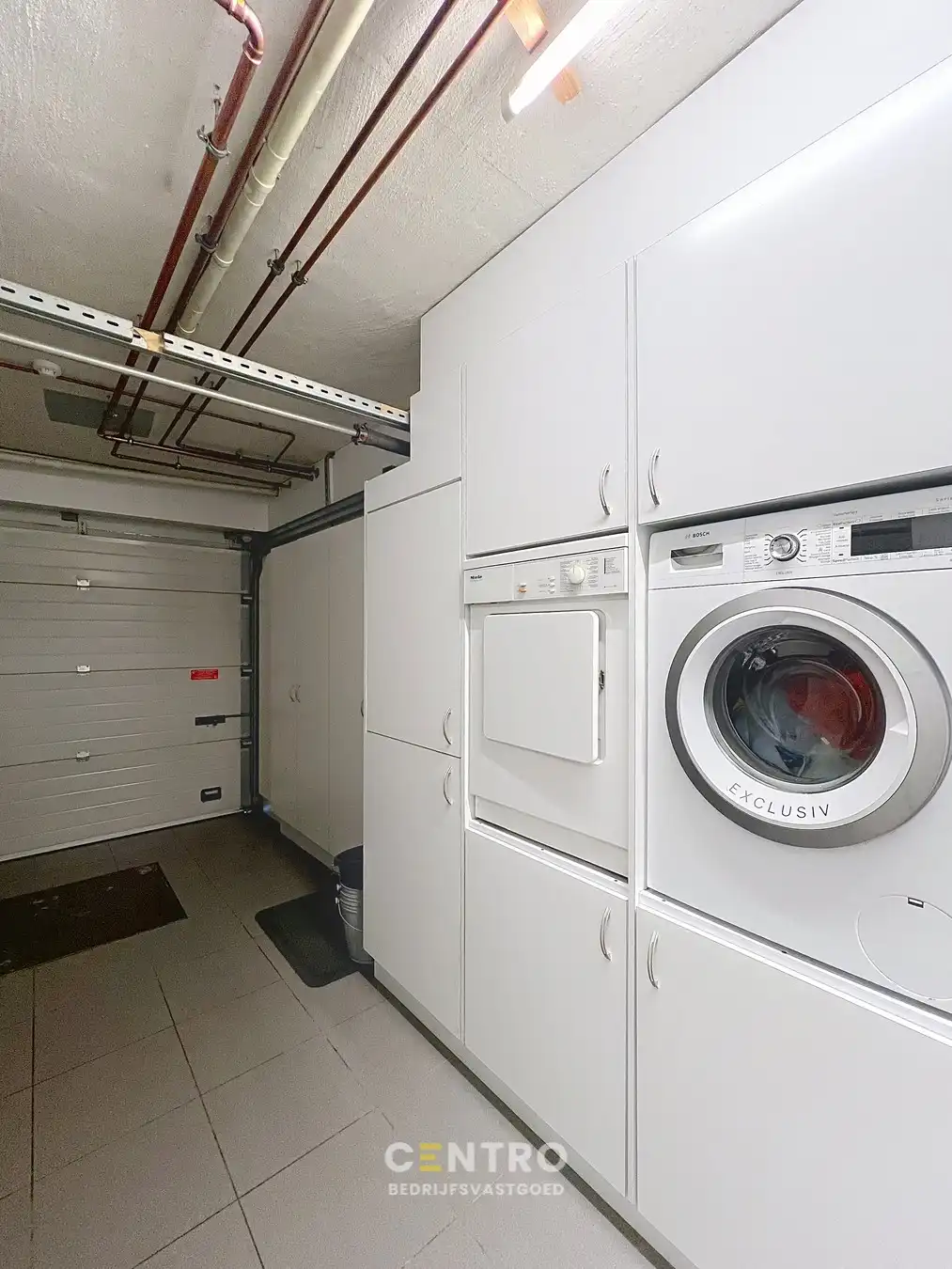 Luxueuze woning (4 slpks) + ruime showroom (of winkel, praktijkruimte, diensten, vrij beroep,...) met kantoor te Hooglede! foto 23