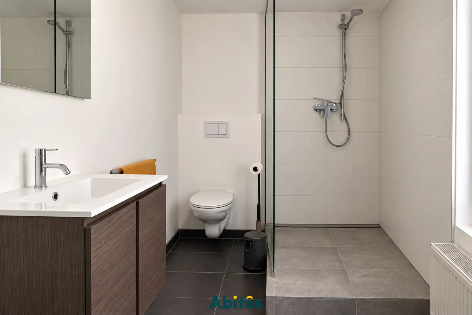 Gerenoveerde herenwoning met 4 slaapkamers en 2 badkamers foto 18