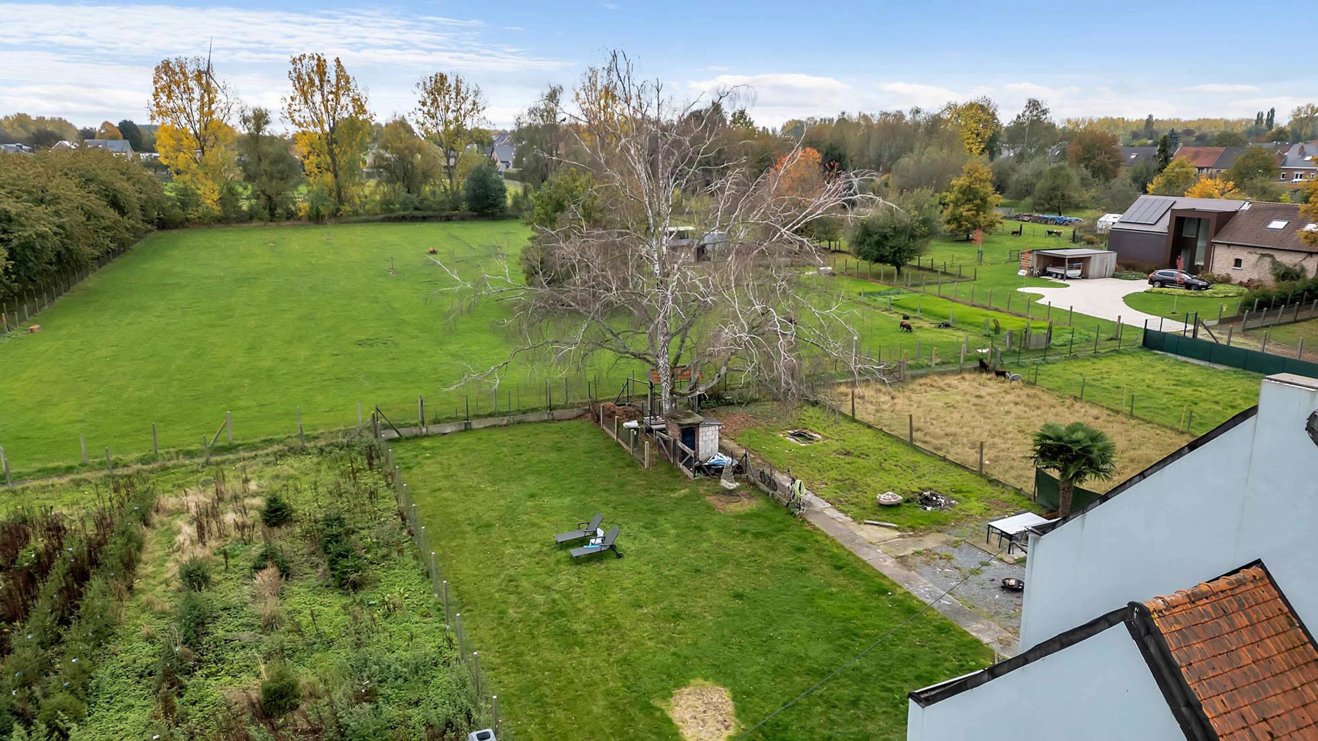 Uniek gelegen woning met ruime tuin foto 2