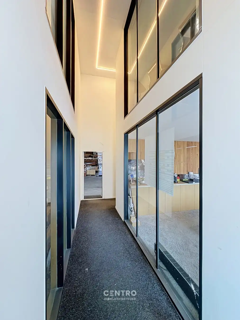 Multifunctioneel bedrijfsgebouw op een perceel van 10.321 m² te Kuurne! foto 14