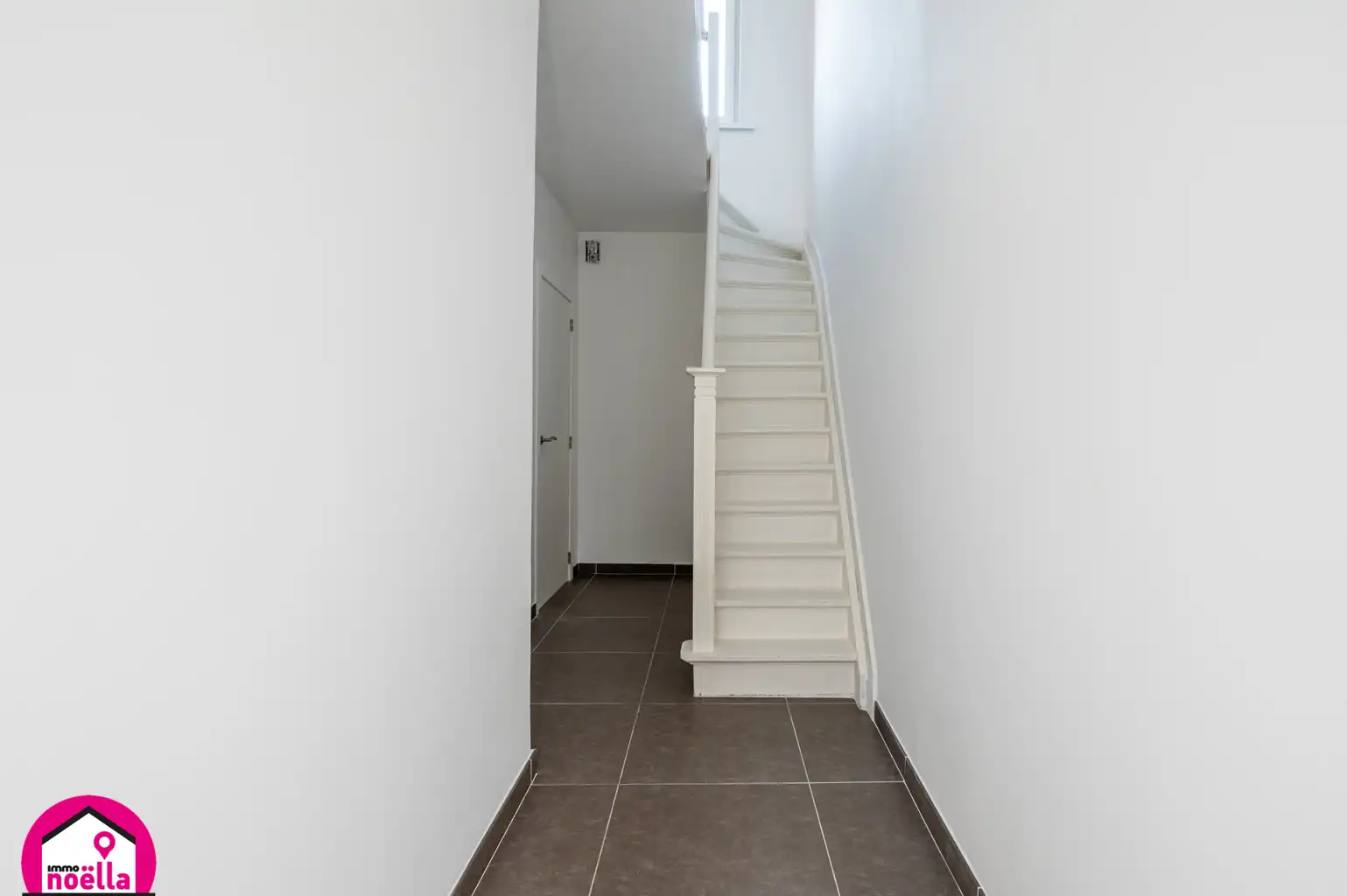 Half open bebouwing met garage en berging foto 6