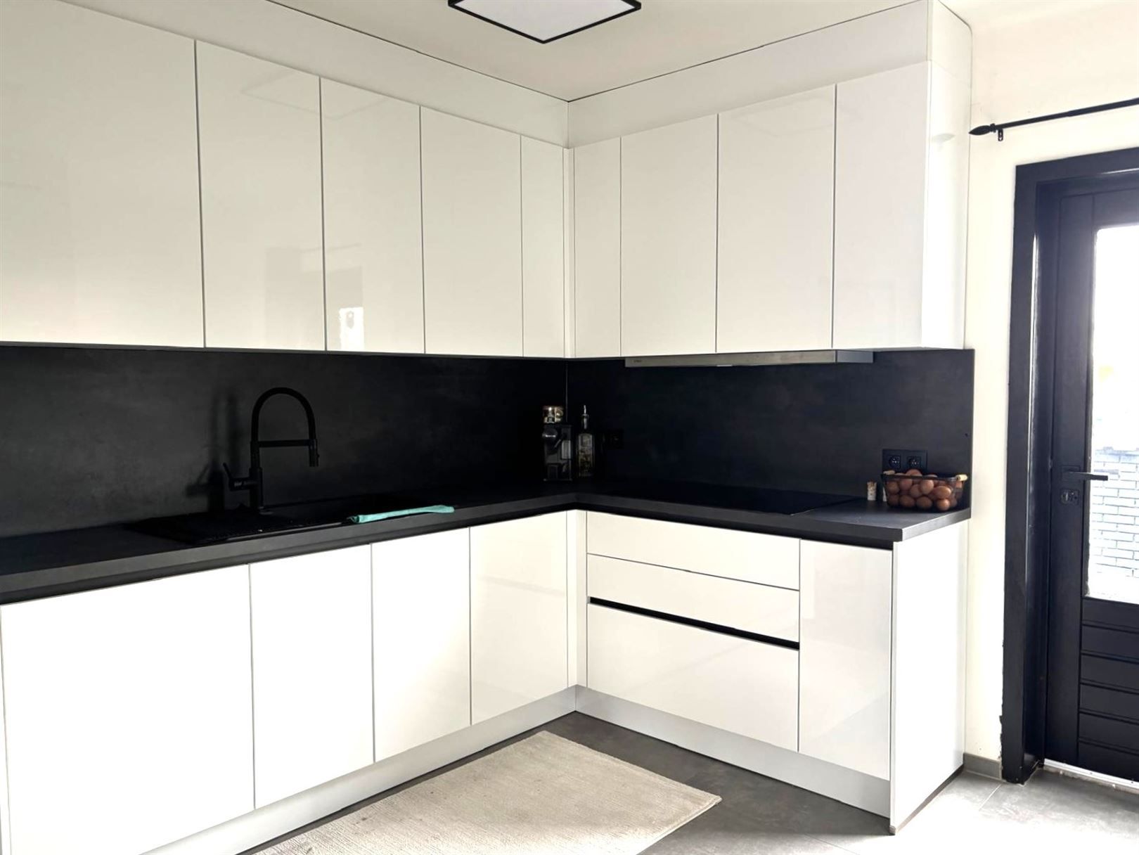 TE HUUR: Duplex-appartement met centrale ligging te Heusden-Zolder!  foto 6