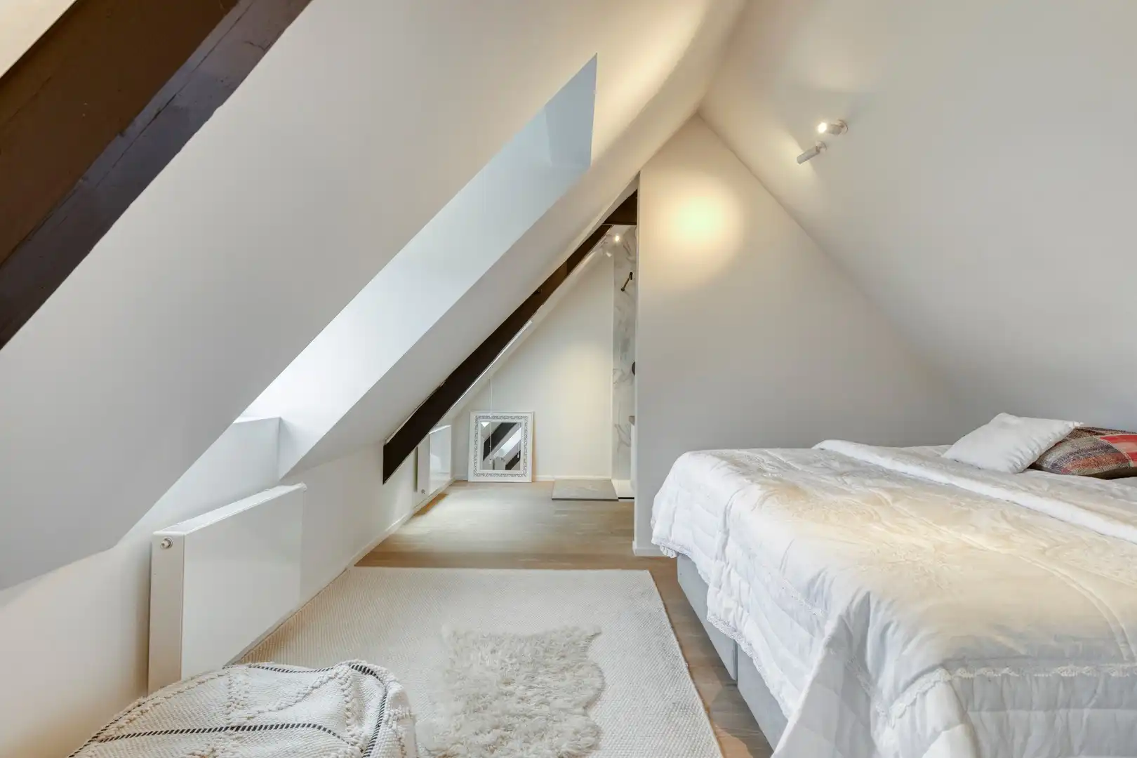 Prachtige bemeubelde stadwoning met 3 slaapkamers op topligging foto 21