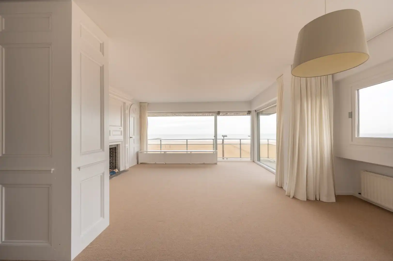 Prachtig hoekappartement te huur op de zeedijk in Duinbergen met frontaal zeezicht foto 3