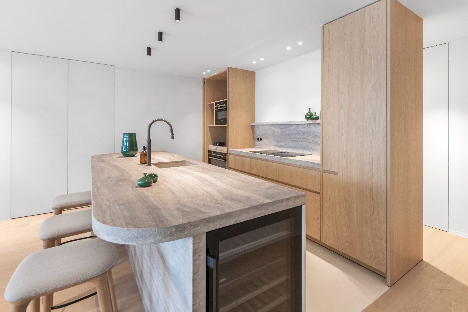 Appartement met zijdelings zeezicht gelegen tussen het Driehoeksplein en het Albertplein in het Zoute. foto 10