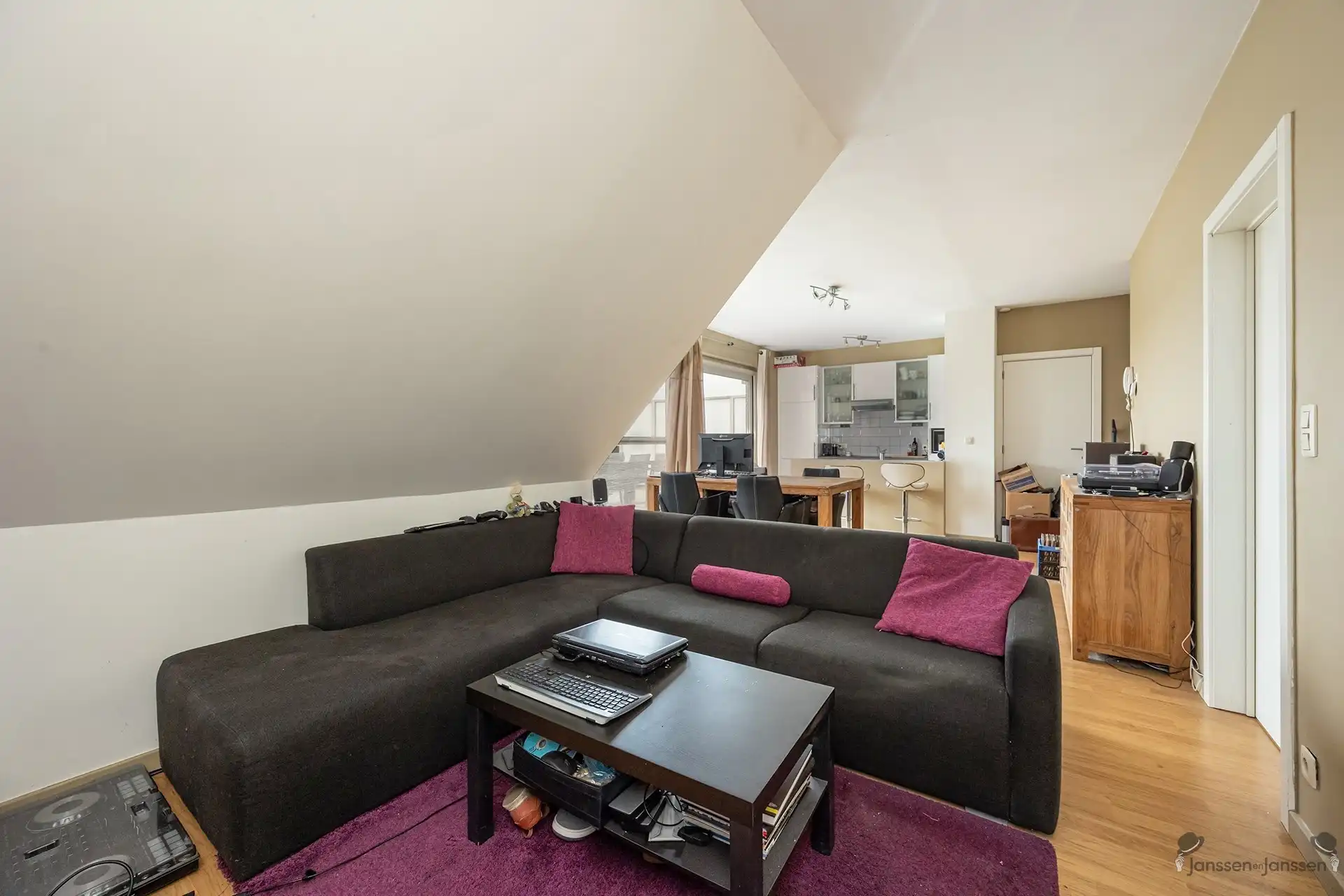 Appartement met uitzonderlijk ruim terras (36 m²) en garagebox te Hoevenen foto 7