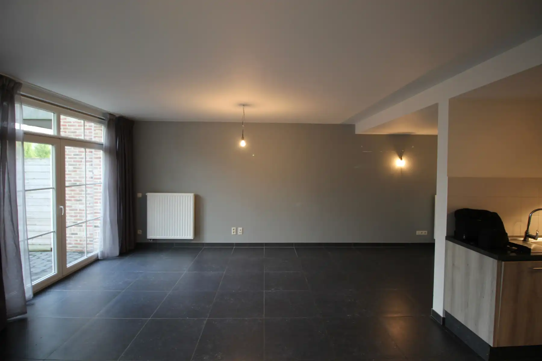 Gezinswoning met 3 slaapkamers, terras en twee ondergrondse autostaanplaatsen. foto 4