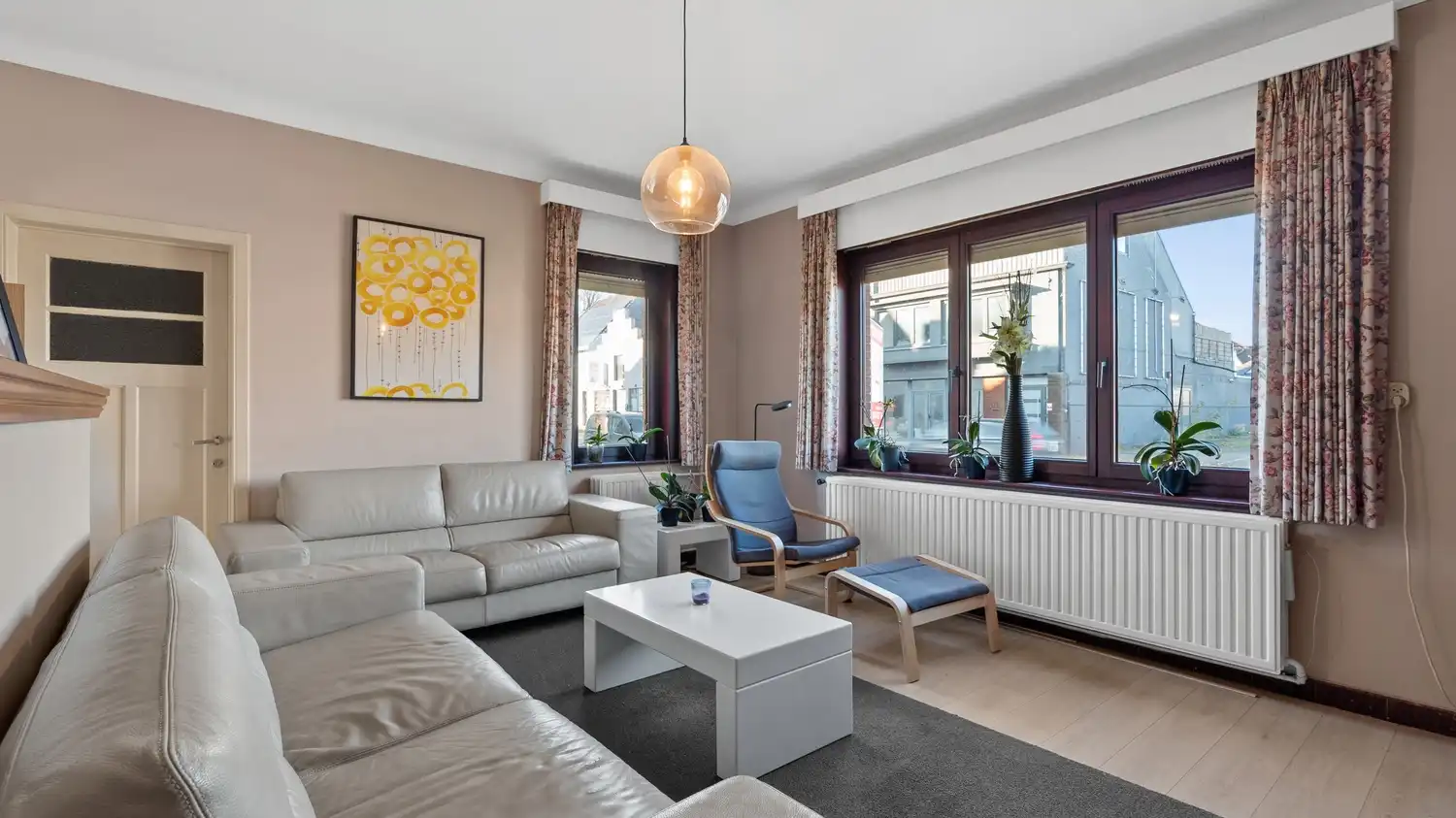 Te renoveren halfopen bebouwing met 2 slaapkamers. foto 2