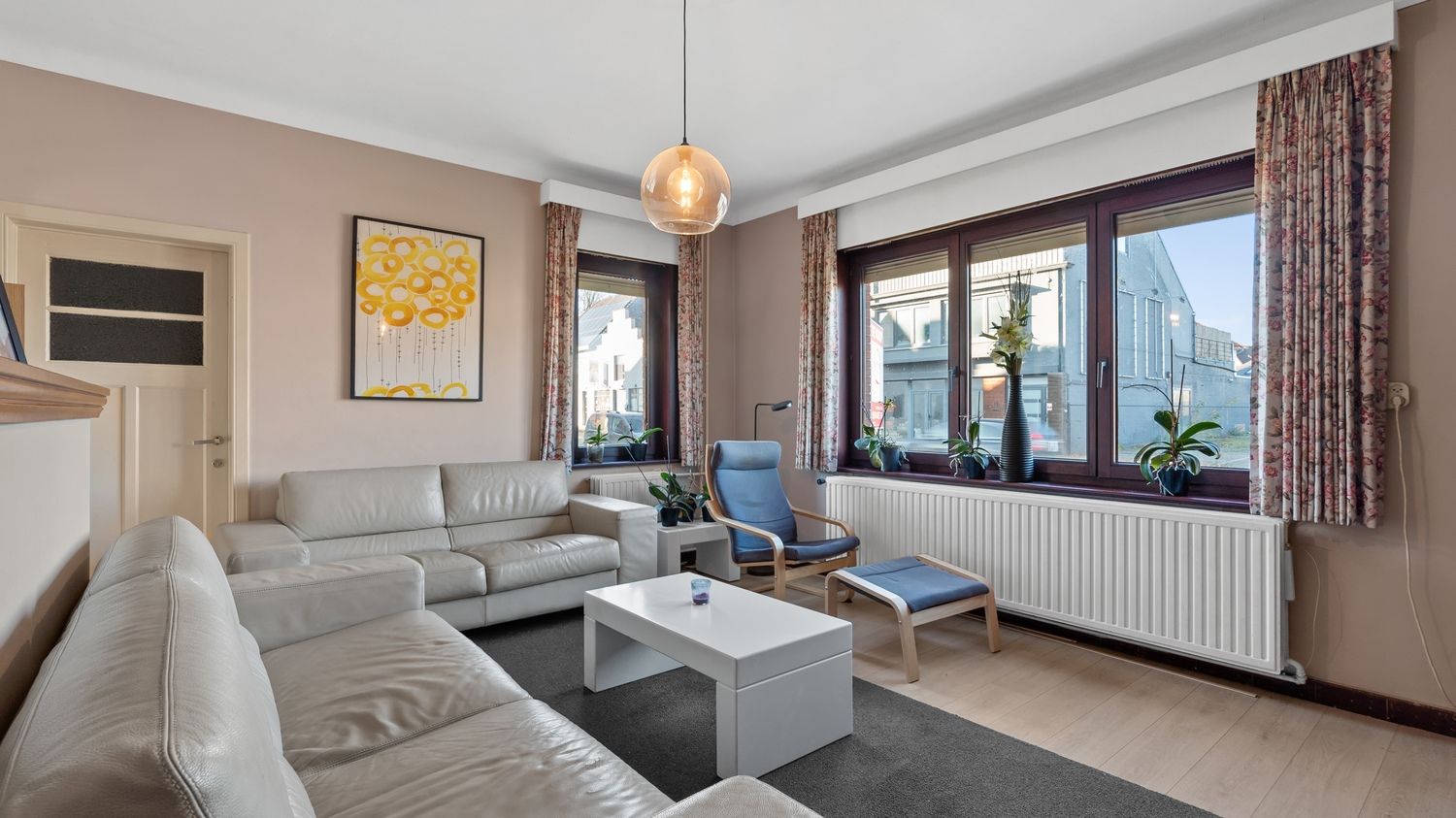 Te renoveren halfopen bebouwing met 2 slaapkamers. foto 2