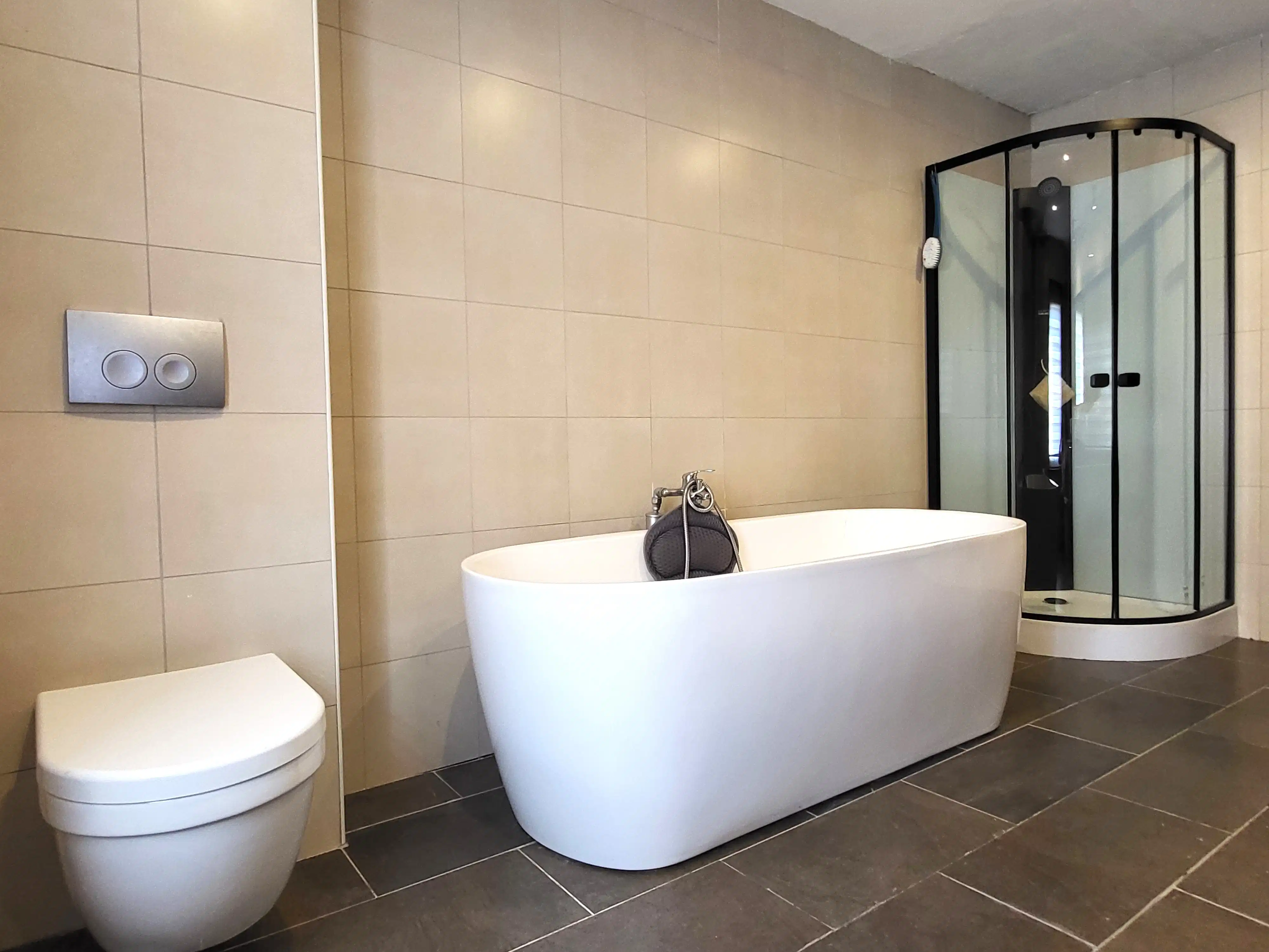 Ruime en karaktervolle gezinswoning op een perceel van 480 m² met zuidoostgerichte tuin, gelegen aan de centrumrand van Brakel.  foto 12