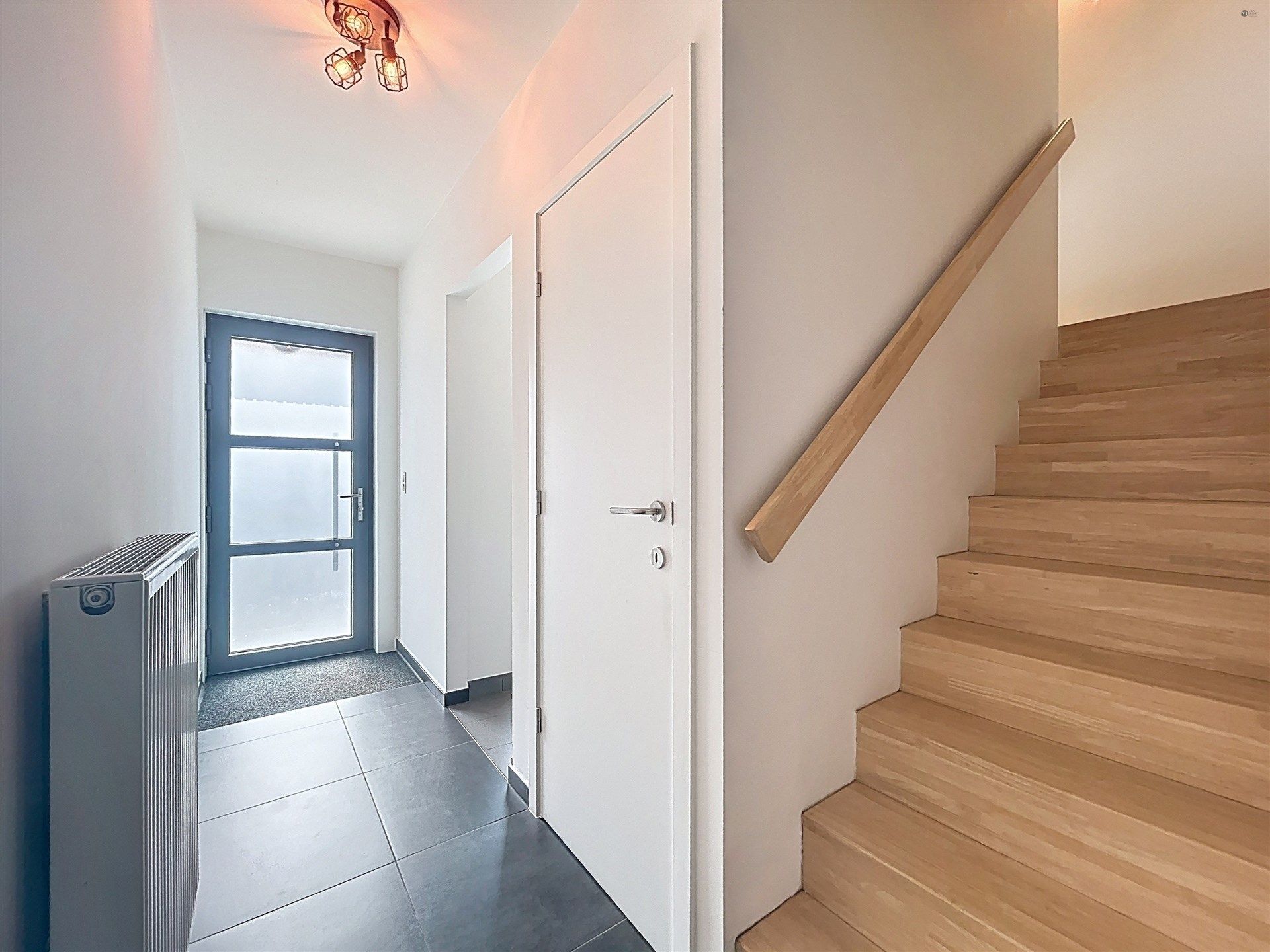Instapklare moderne woning met 2 slaapkamers en gezellige tuin op toplocatie! foto 10