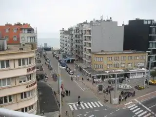 Centraal gelegen ruim  appartement TE HUUR op JAARBASIS foto 11
